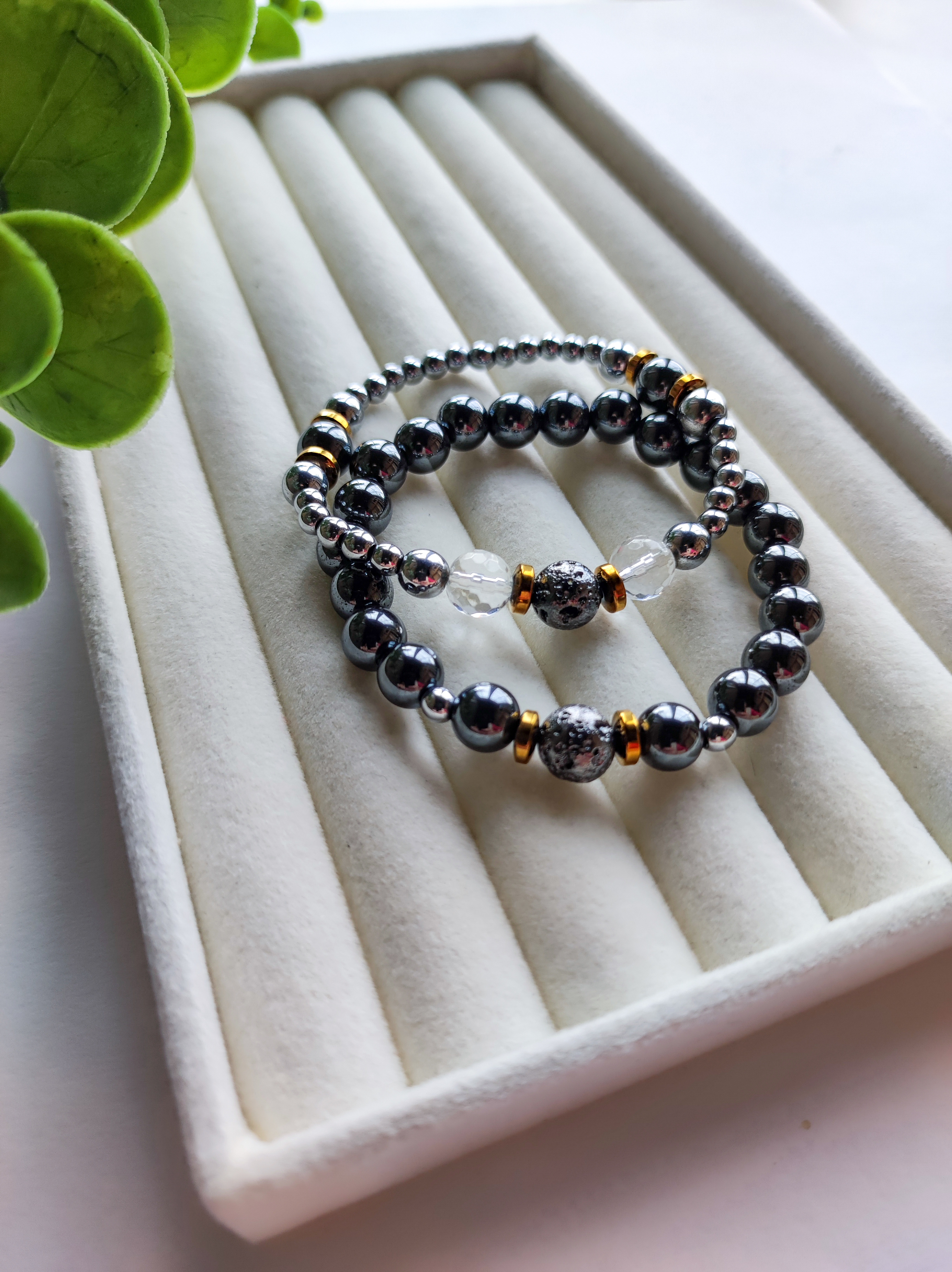 Rankų darbo apyrankės