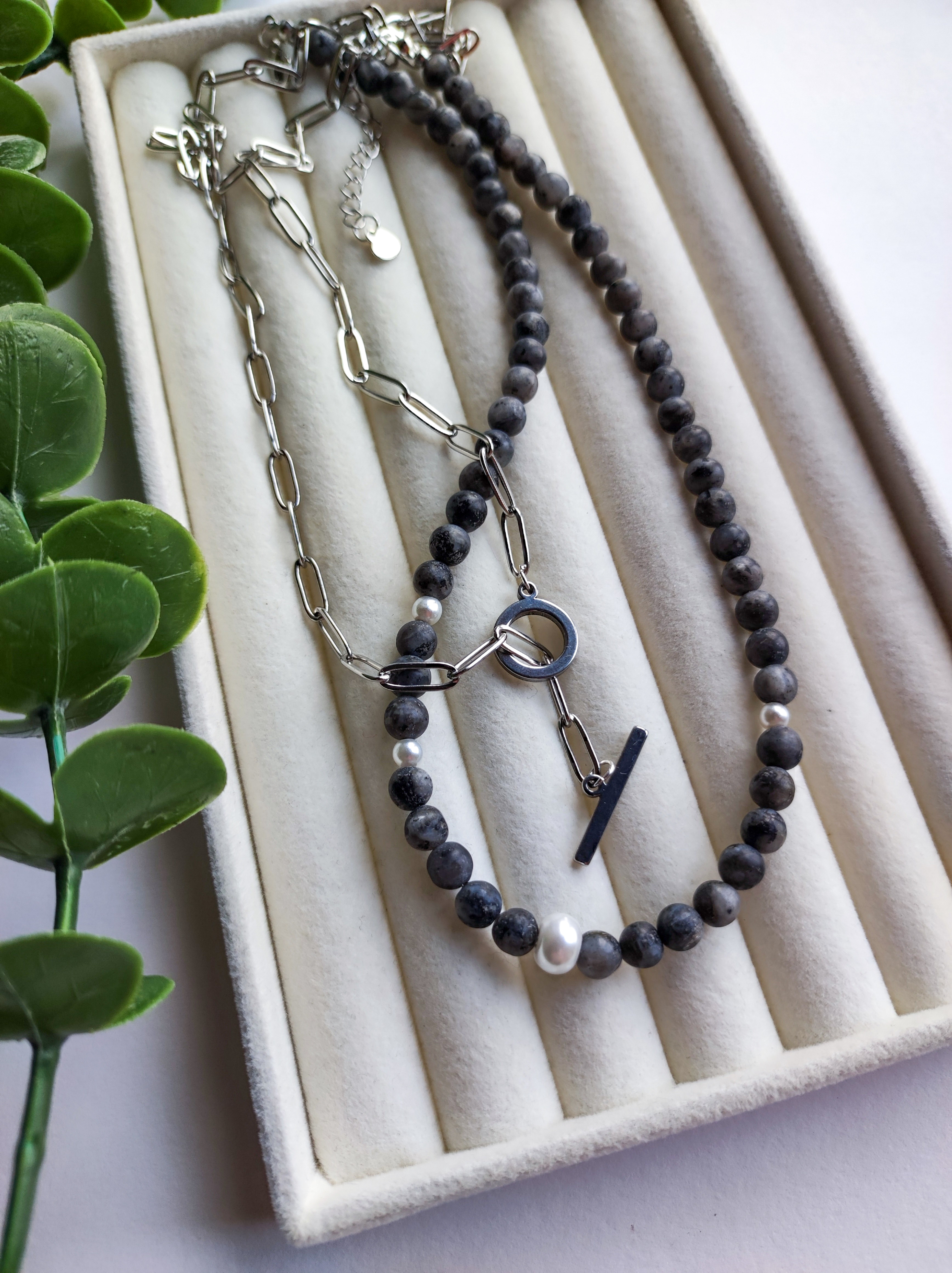 Kaklo papuošalas su grandinėle 