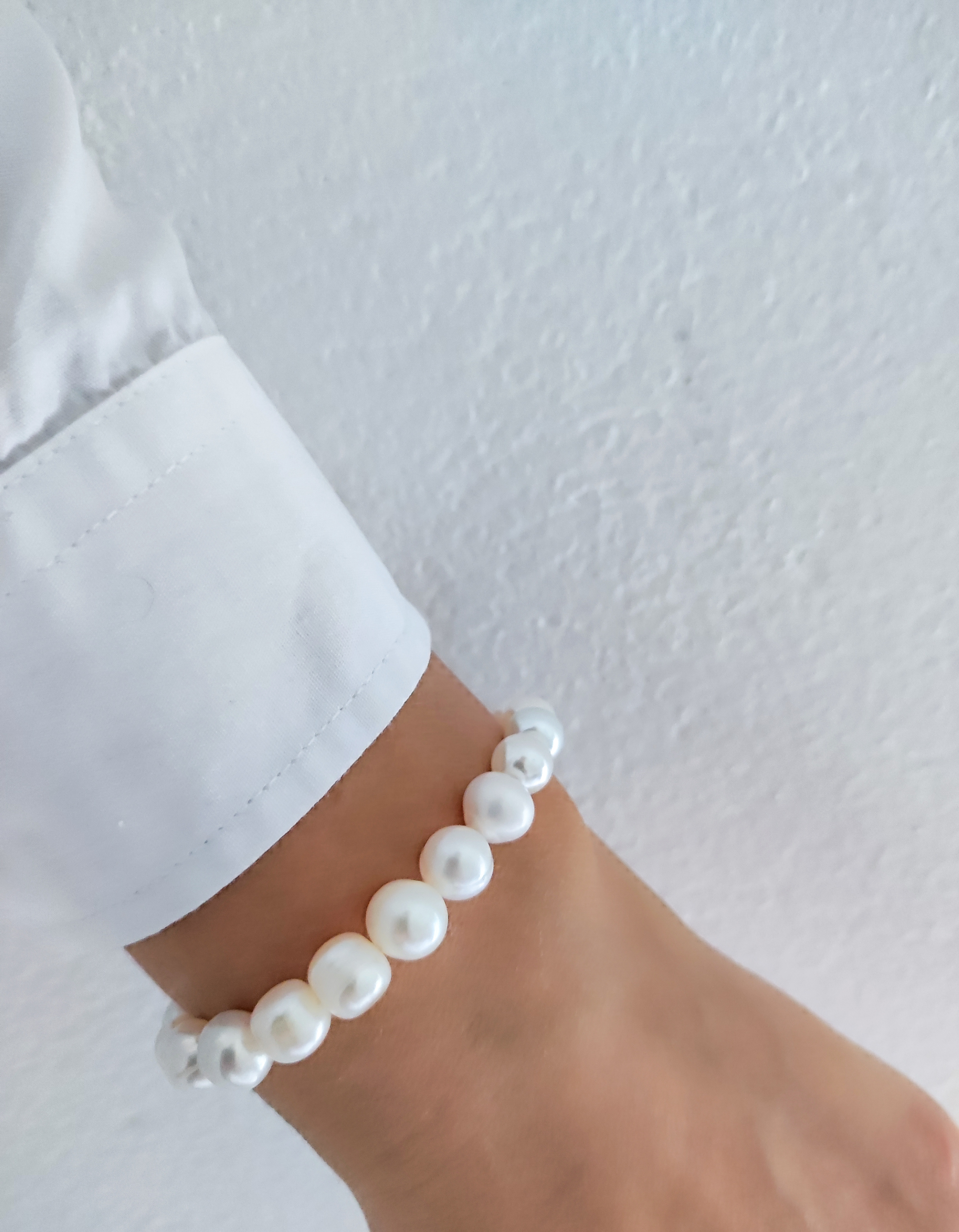 Auksinių ir perlinių karoliukų apyrankė