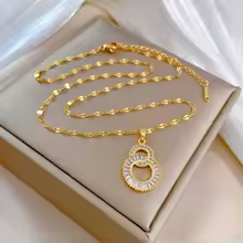 Elegant Gold Pendant Necklace