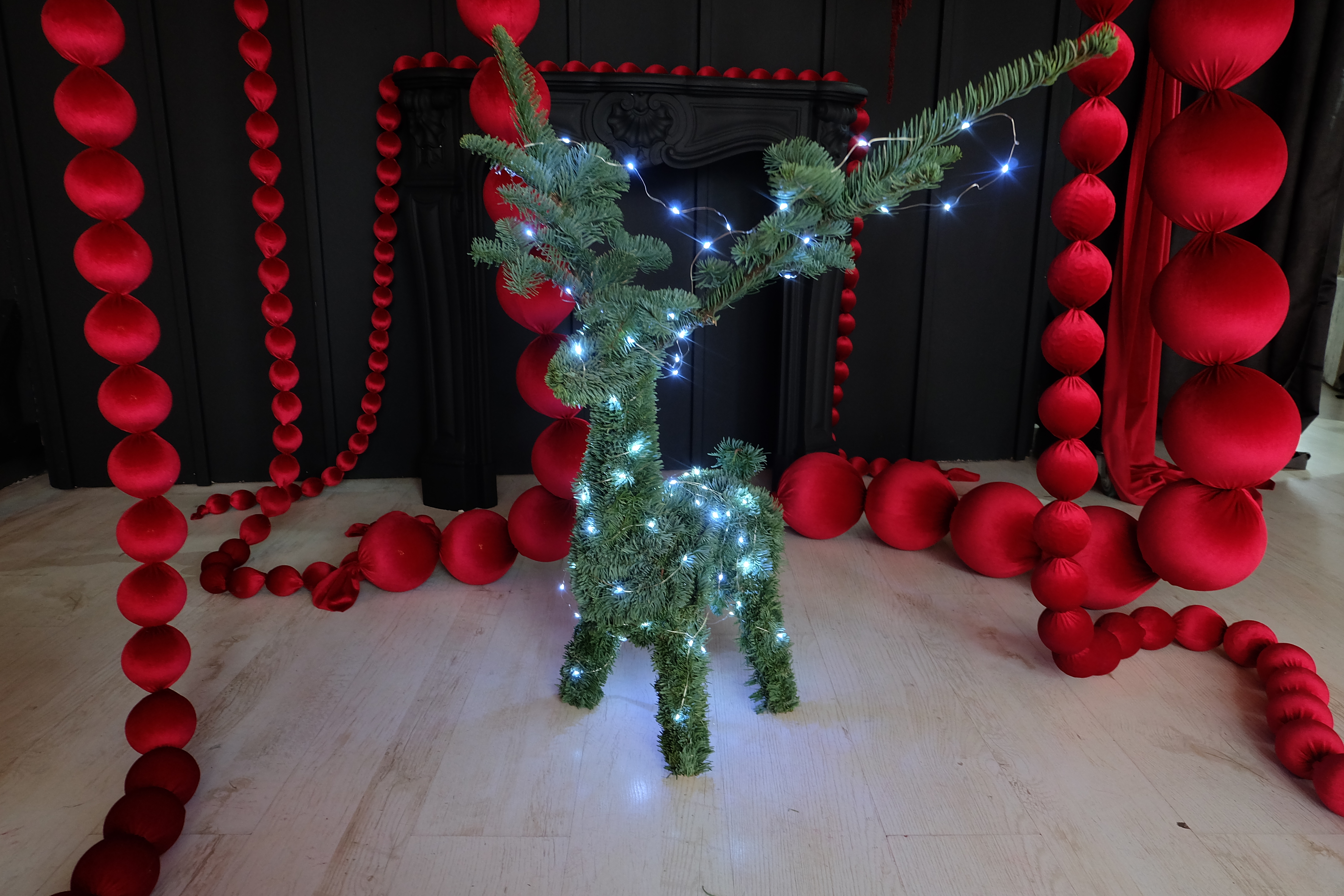 Elniukas su lemputėmis 90cm