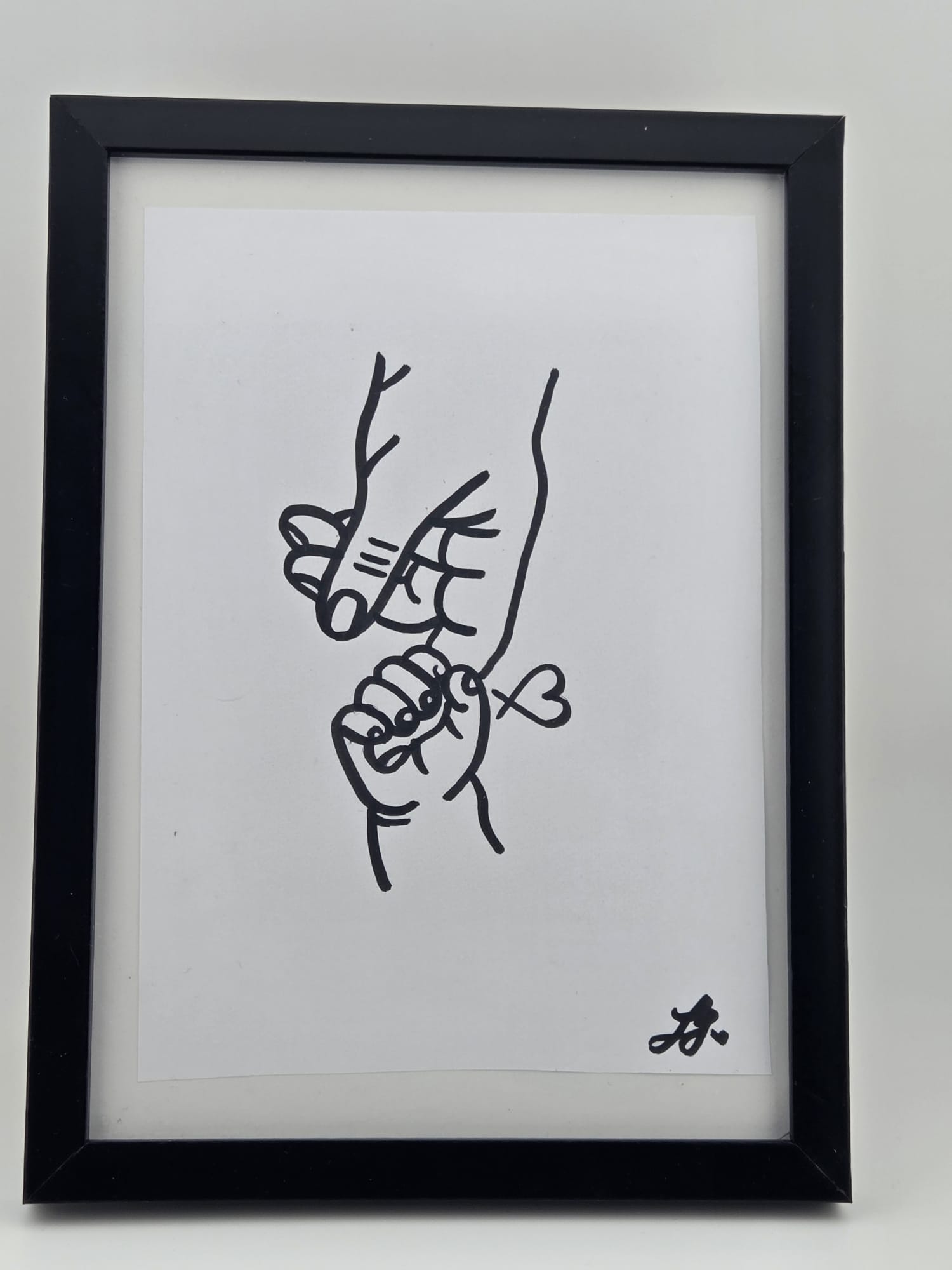 Gerahmte Zeichnung: Verbundene Hände