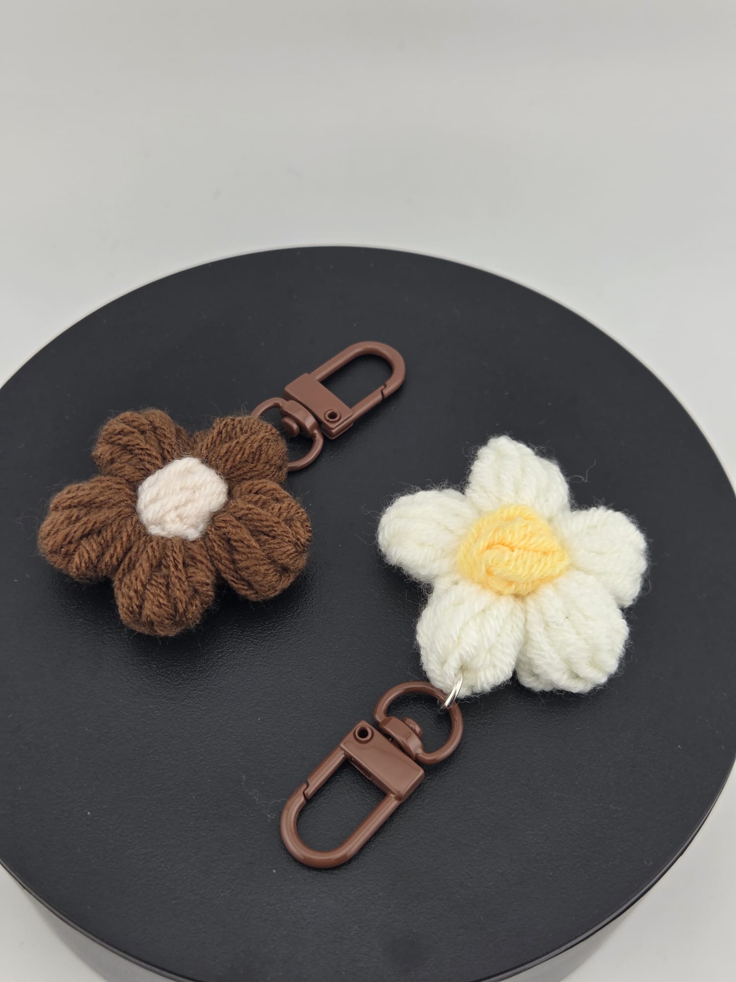 Handgefertigte Blumen-Schlüsselanhänger