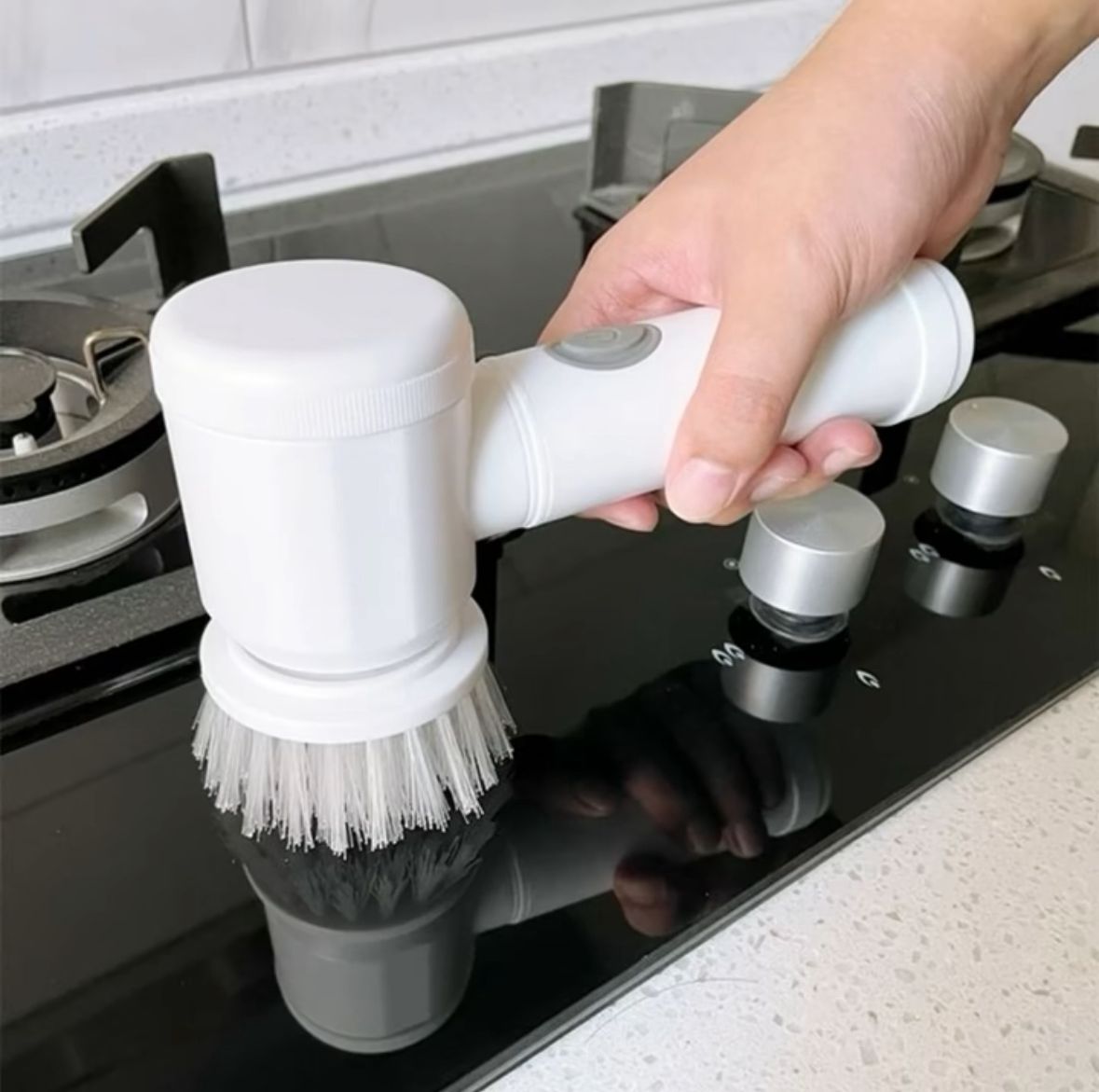 🧼 Cepillo Eléctrico Magic – Potencia Compacta para una Limpieza Versátil