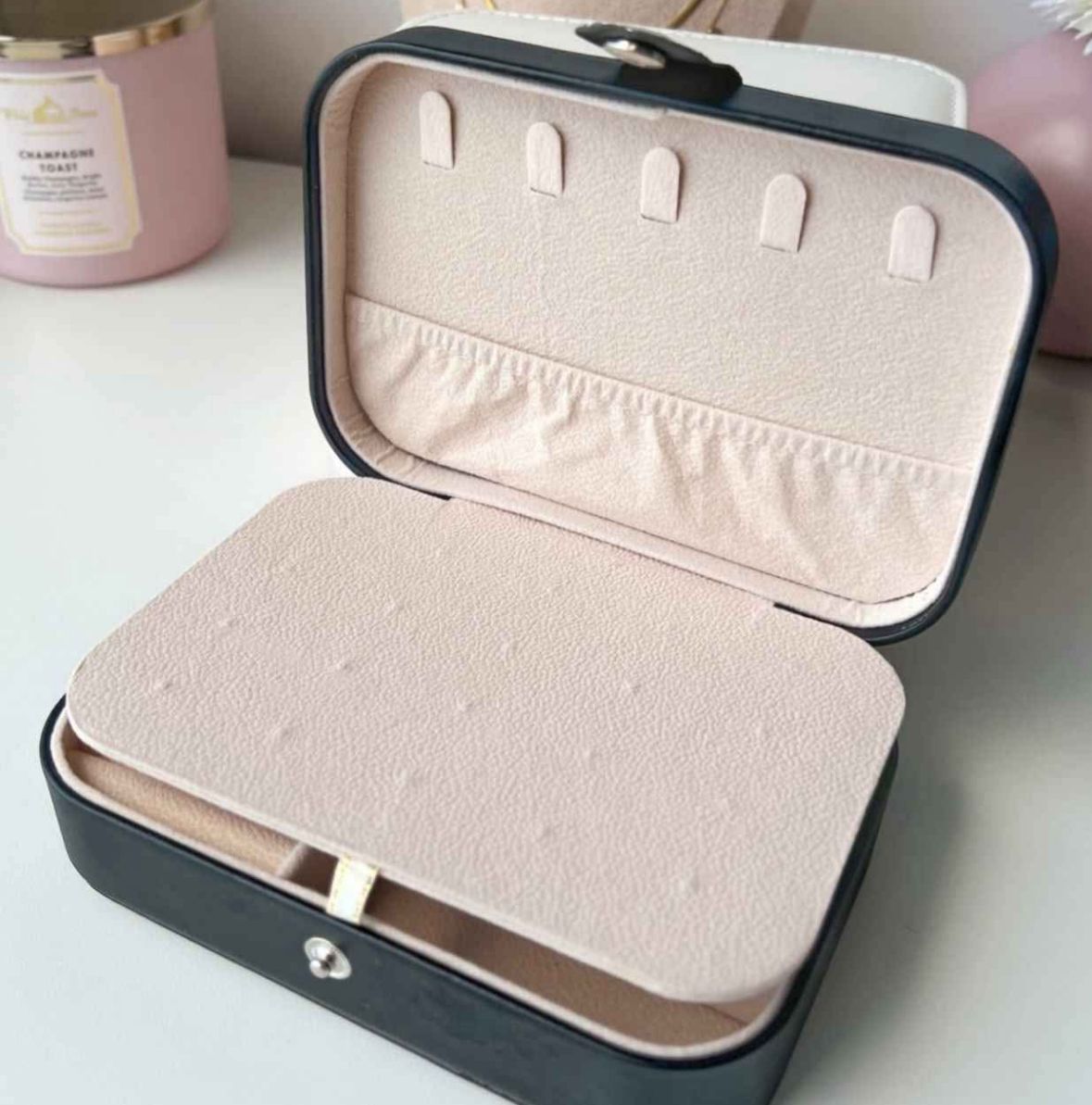 💖 Caja Mediana Organizadora de Joyas – Elegancia, Espacio y Protección en un Solo Lugar