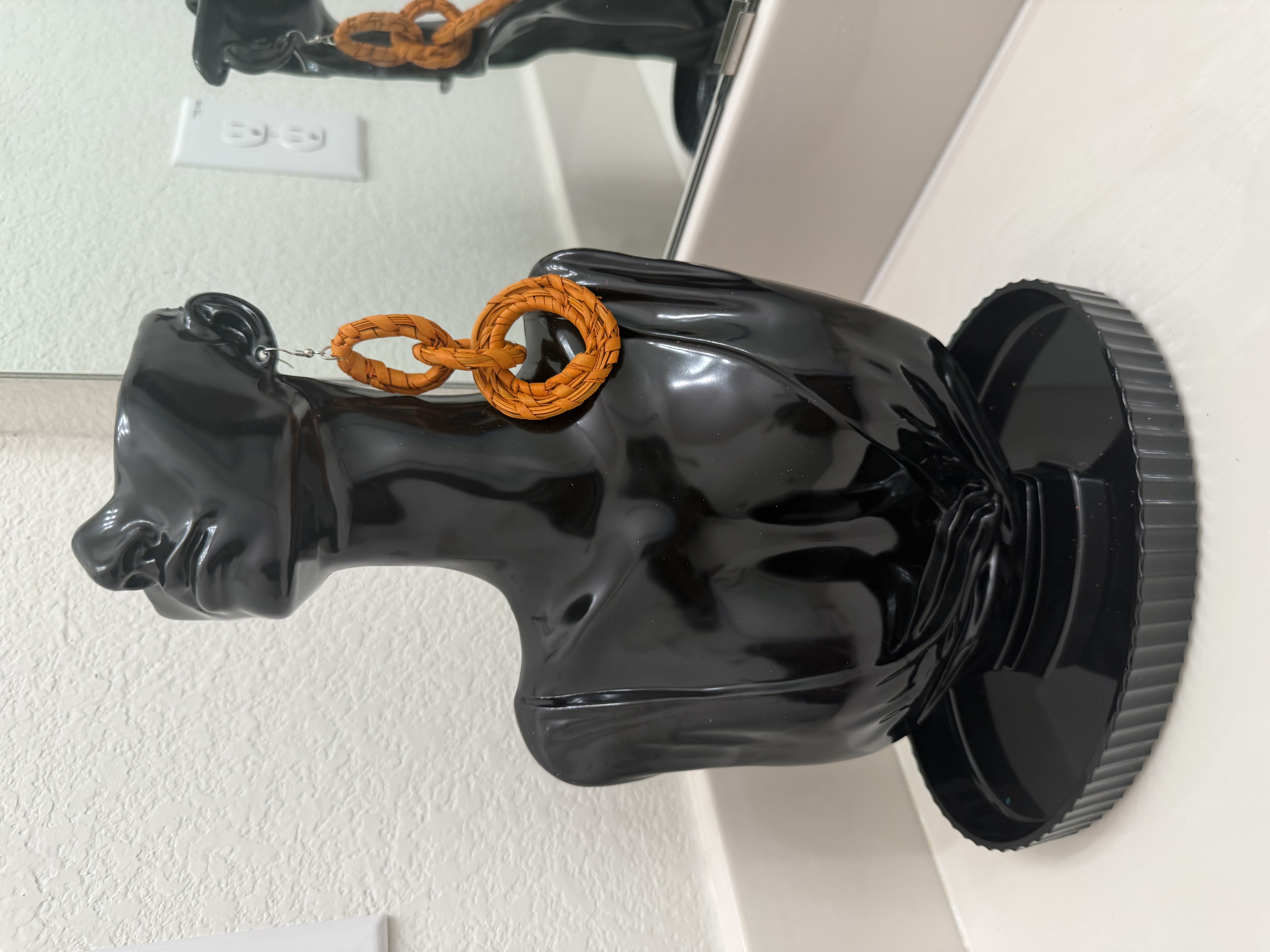  Orange raffia loop earrings 