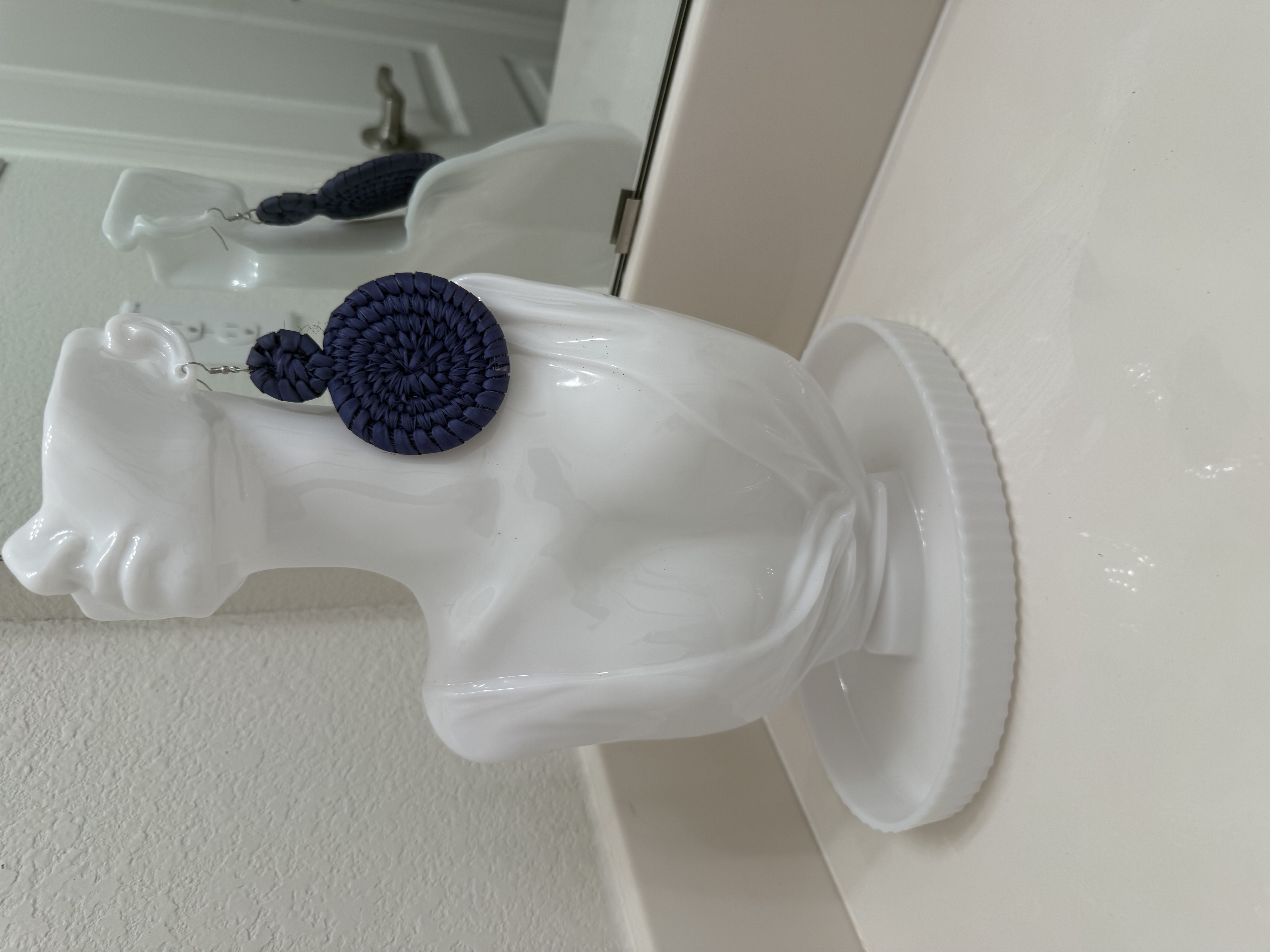 Dark purple raffia earrings 