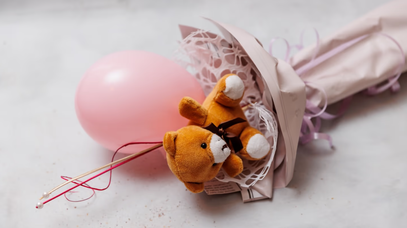 Veštačke ruže sa medom i leptirićima