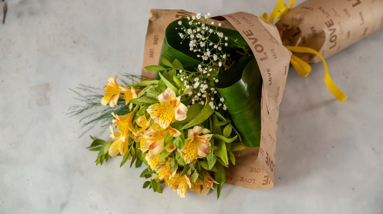 Buket poljsko cveće u raznim bojama