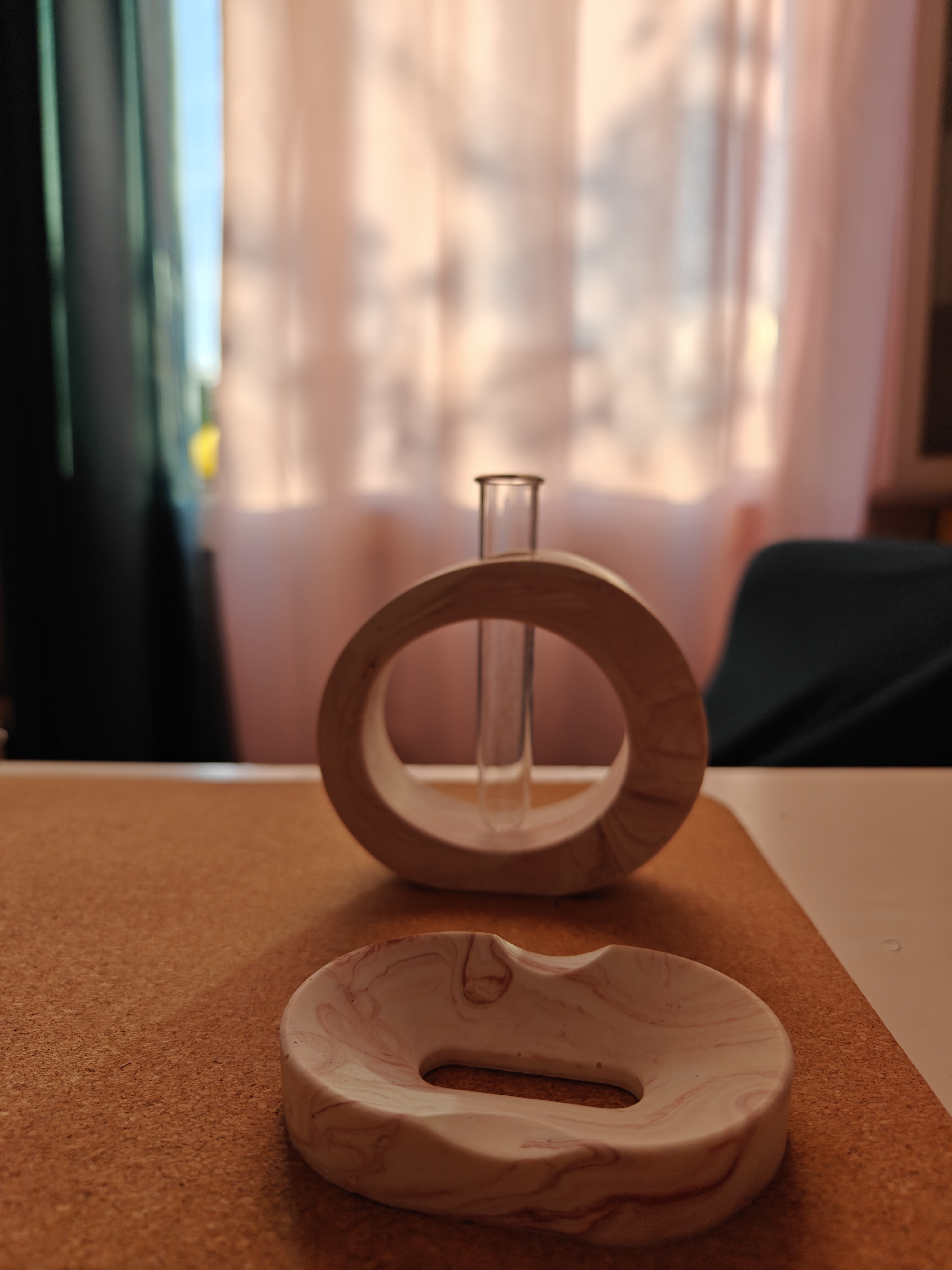 Lot d'un vase et porte savon fait main