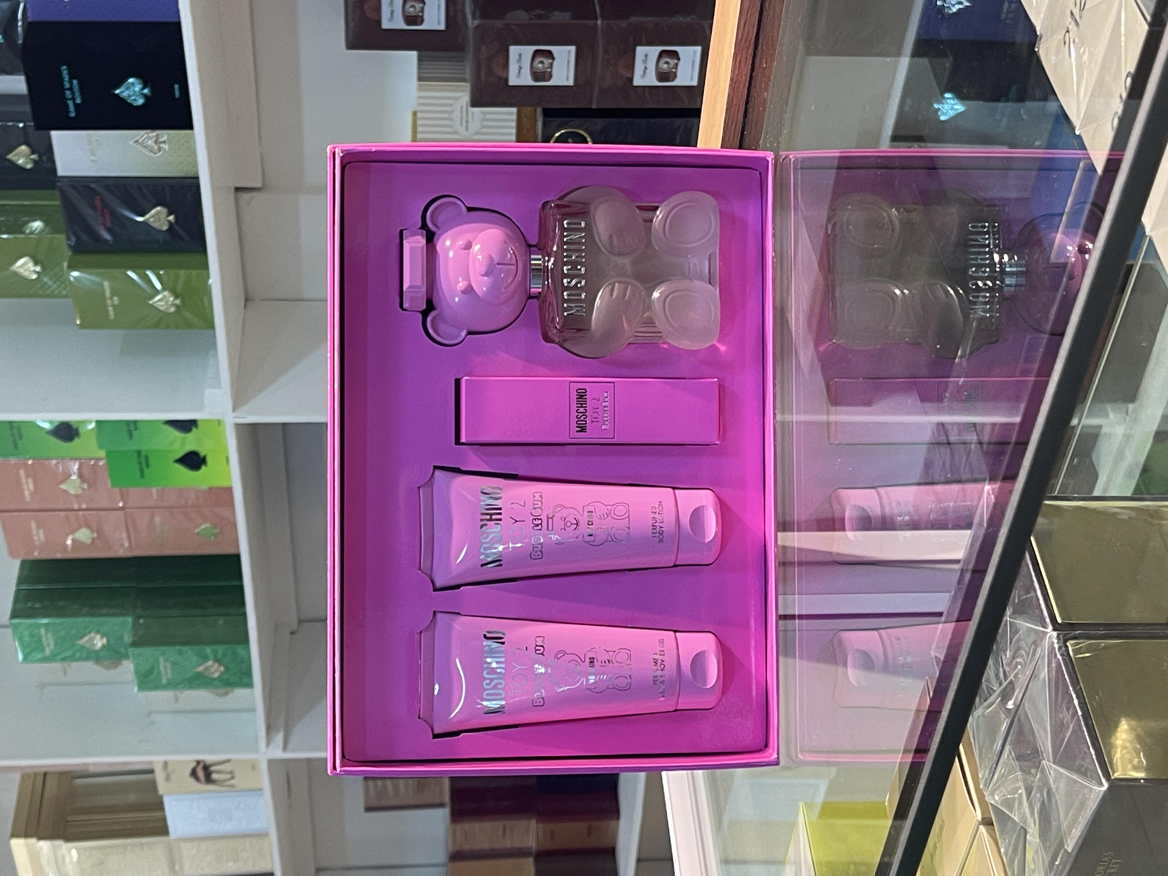 GIFT SET - MOSCHINO TOY 2 Buble Gum 3.4OZ EDP SPR 4PCSWOMEN