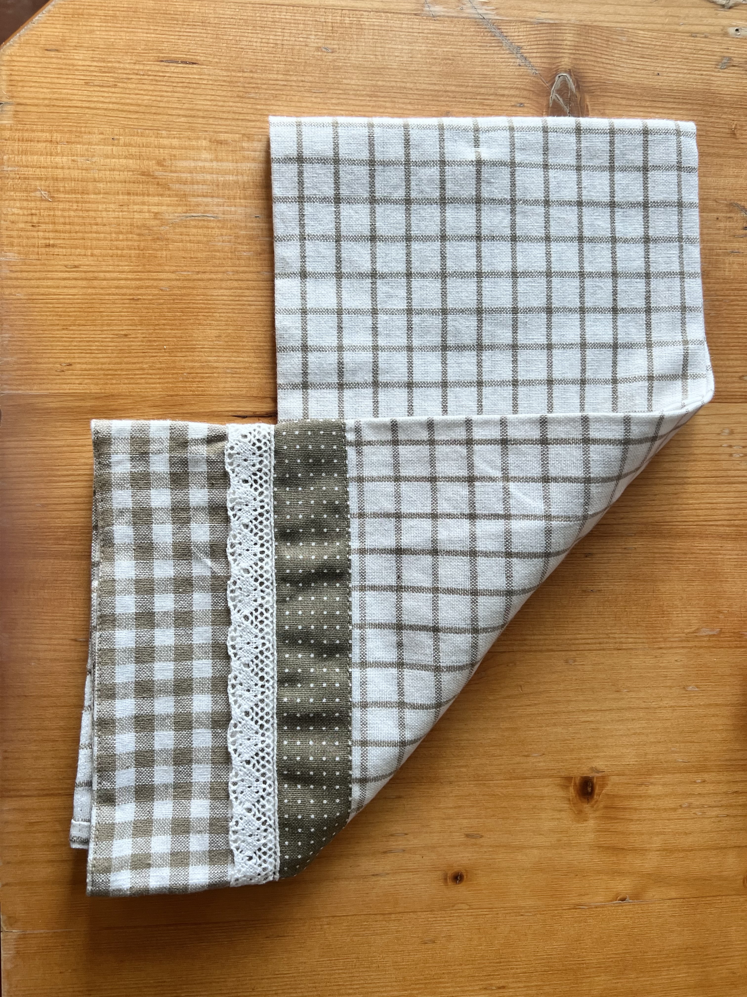 Strofinaccio “Carlotta” beige/tortora.