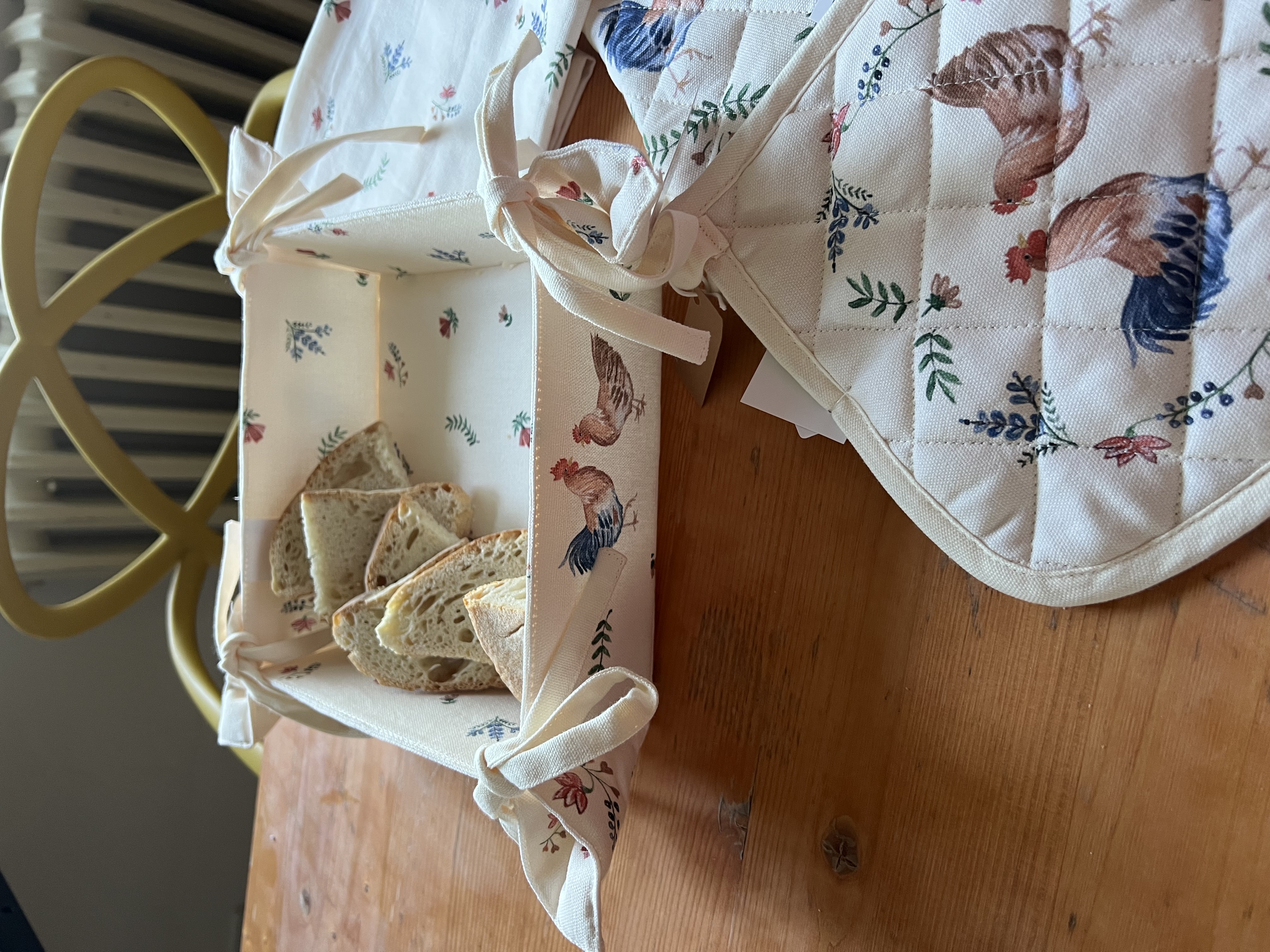 Cestino per il pane con galline