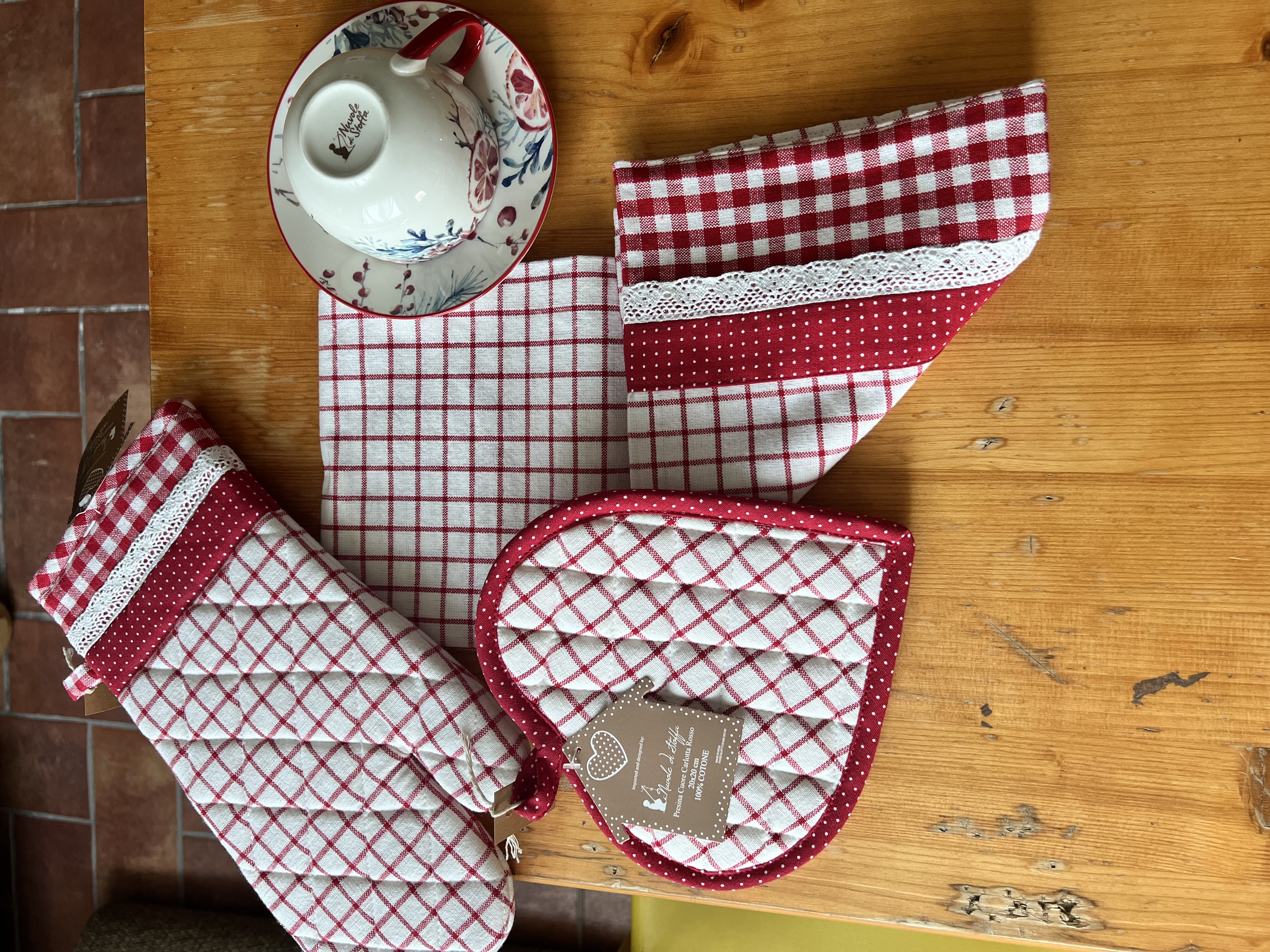 Strofinaccio “Carlotta” rosso.