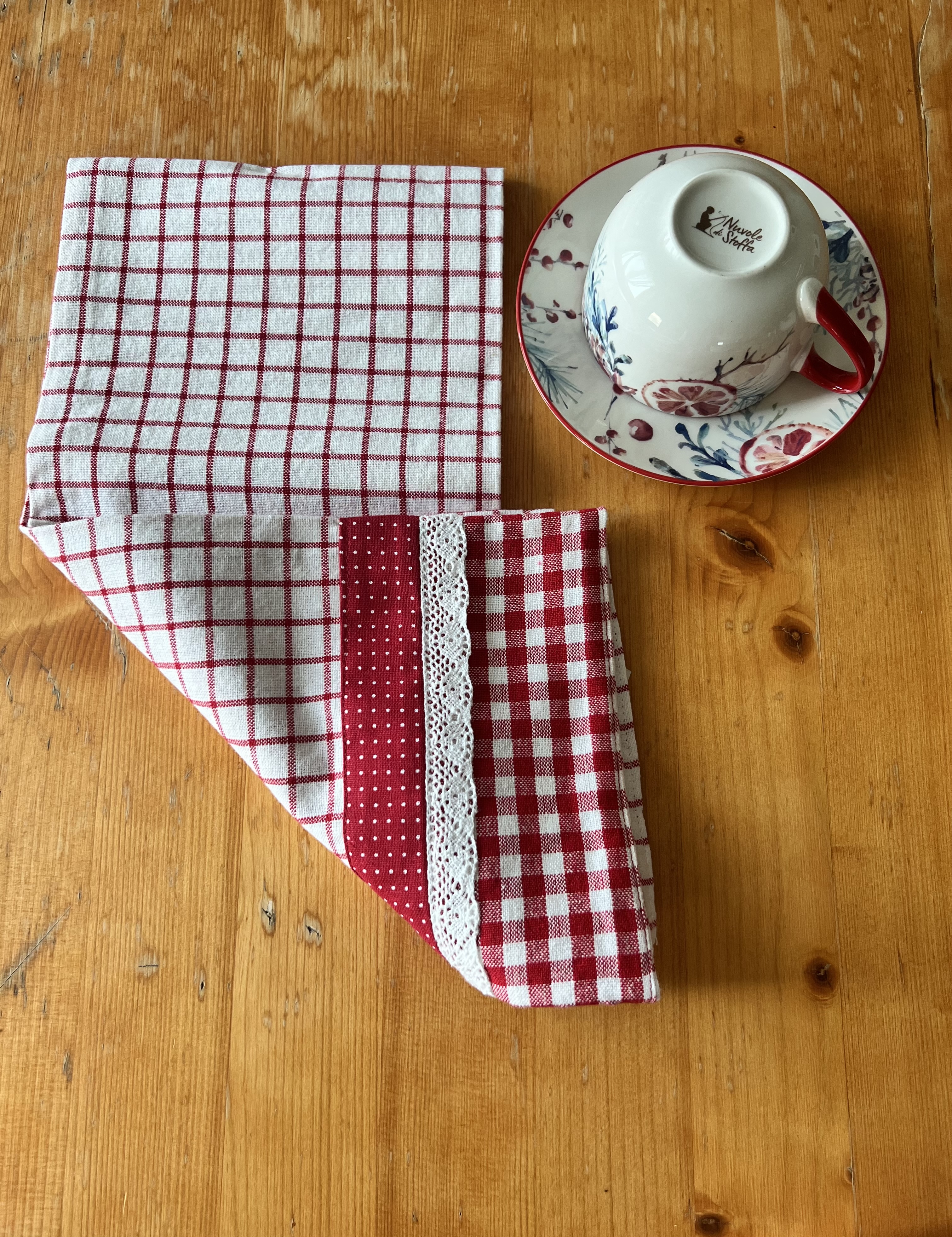 Strofinaccio “Carlotta” rosso.