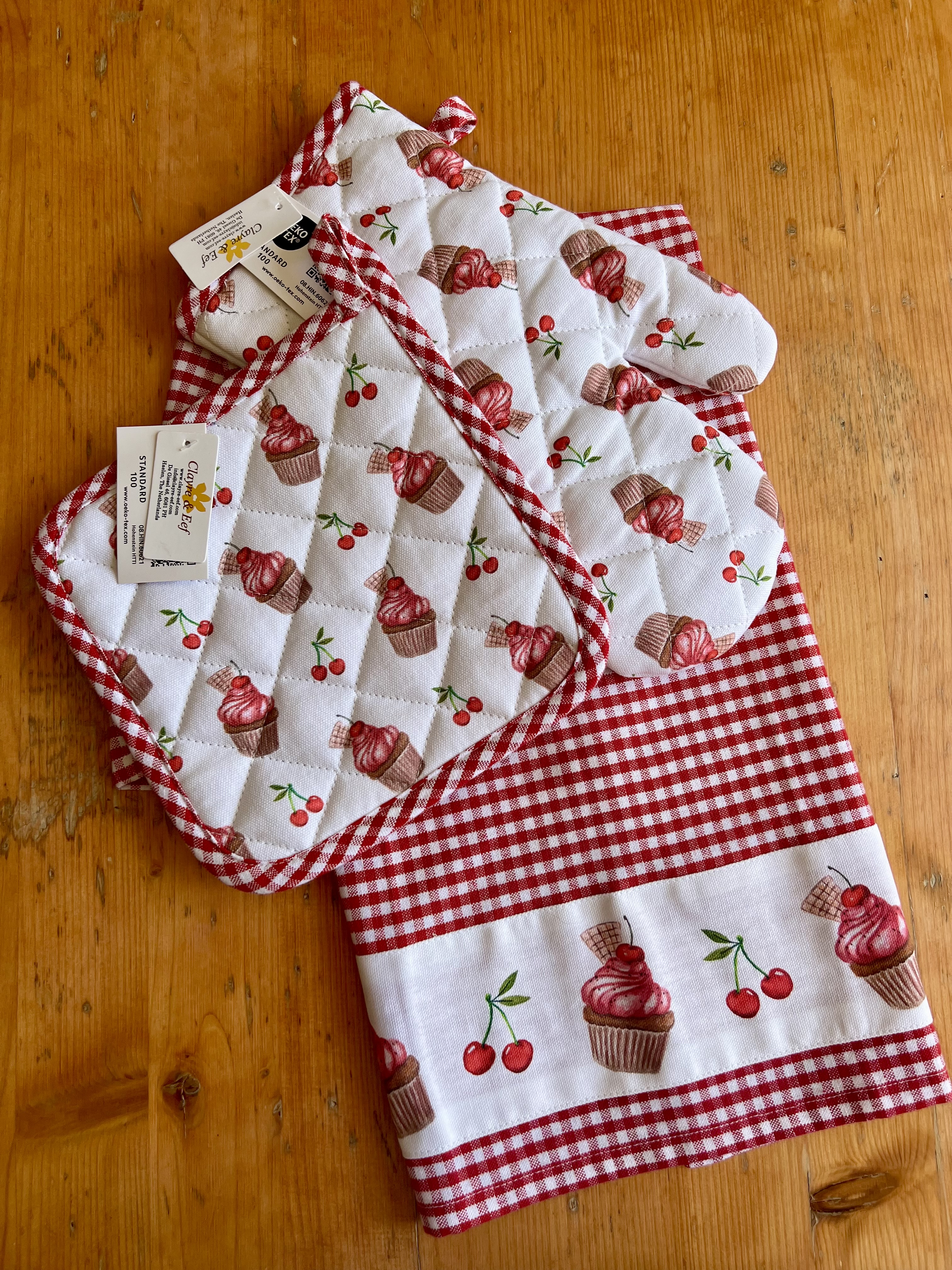 Guantone da cucina “ciliegie” Clayre & Eef. A quadretti.