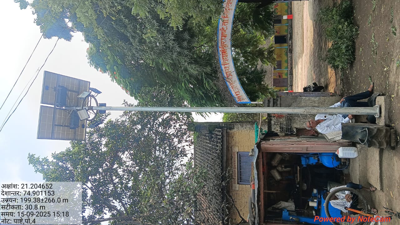 Solar-powered LED High mast light 