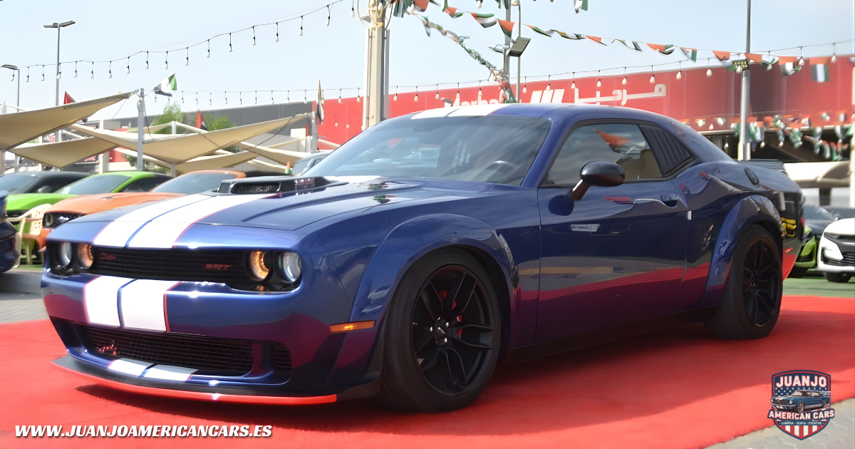 Dodge Challenger R/T 2022: Muscle Car Azul con Kit Widebody SRT