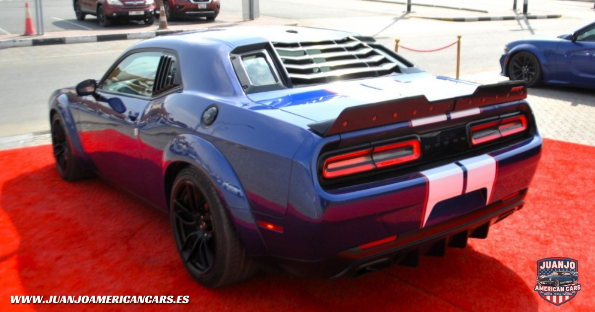 Dodge Challenger R/T 2022: Muscle Car Azul con Kit Widebody SRT
