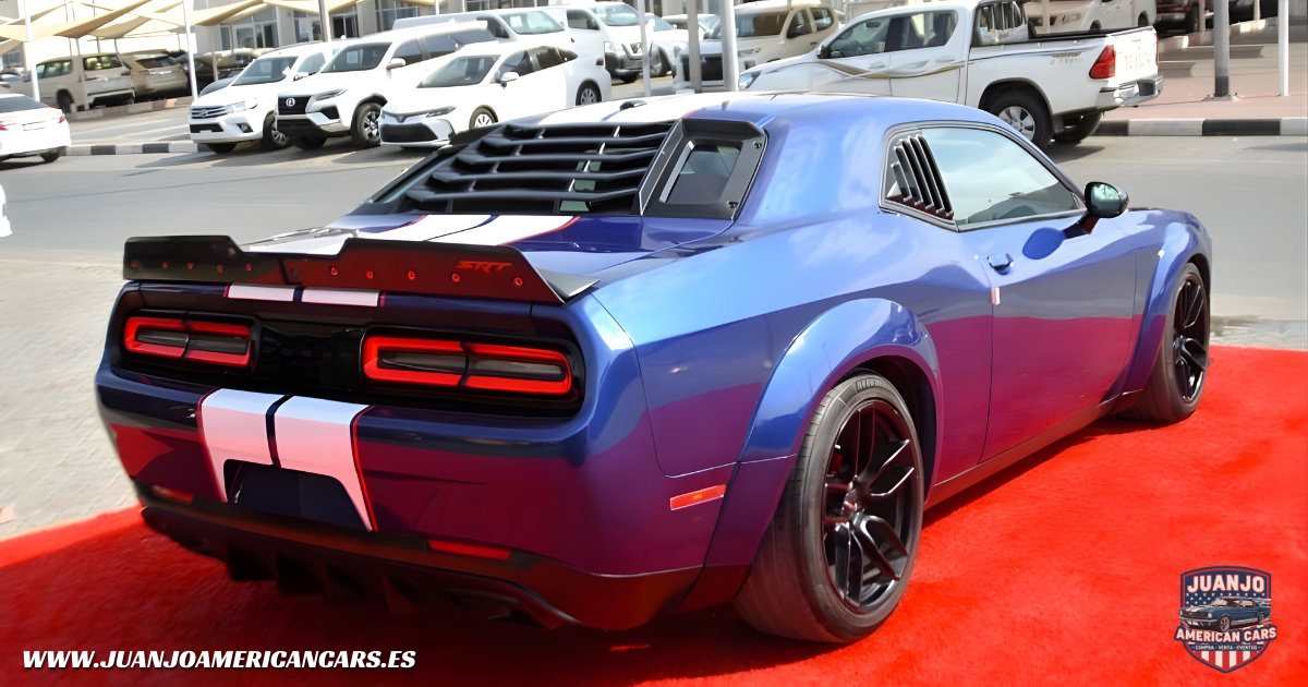 Dodge Challenger R/T 2022: Muscle Car Azul con Kit Widebody SRT
