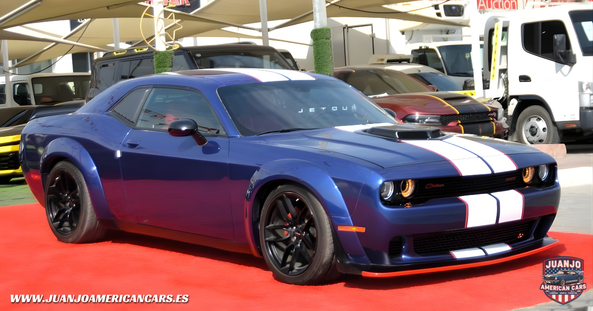 Dodge Challenger R/T 2022: Muscle Car Azul con Kit Widebody SRT