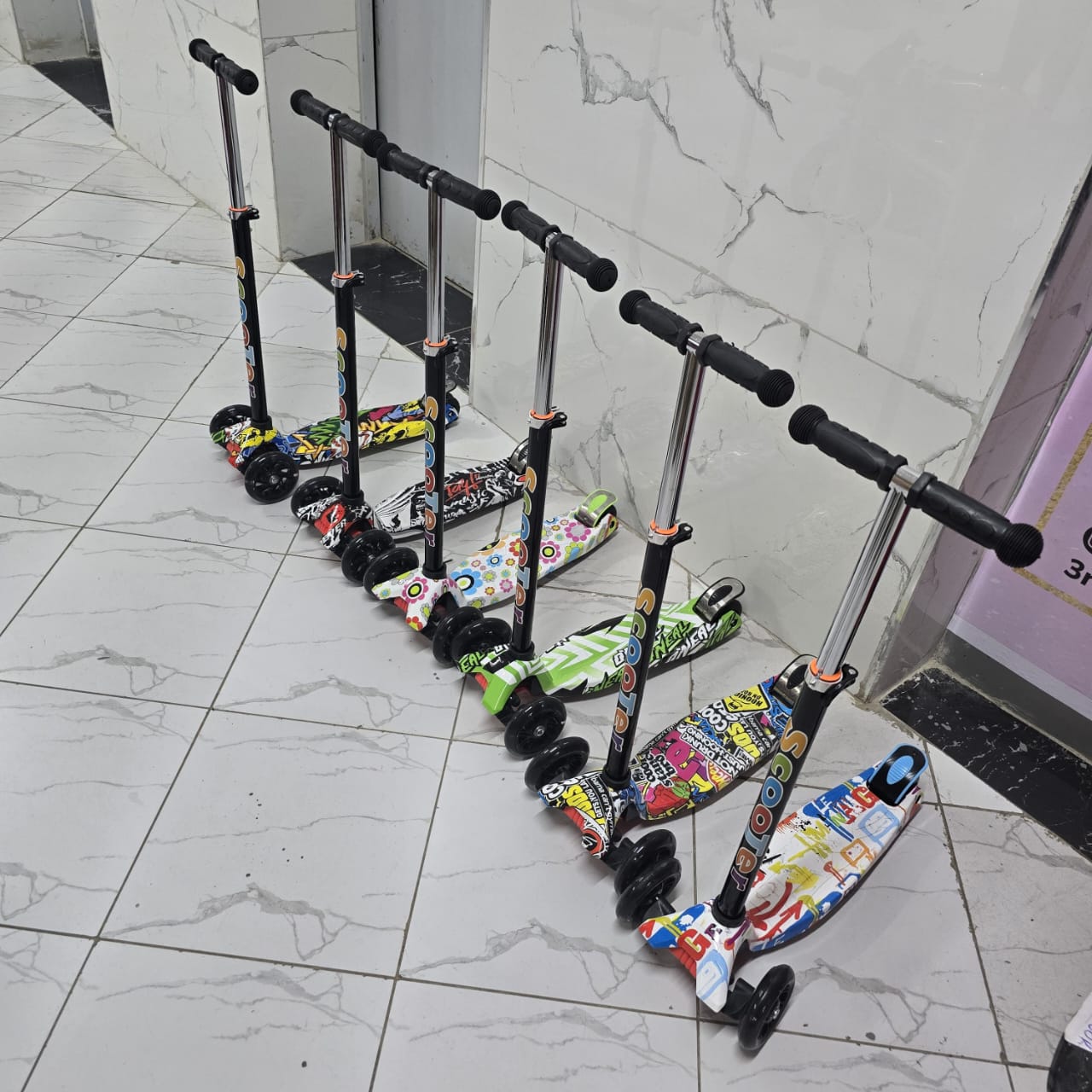 Colorful Kids’ 3-Wheel Scooter – Adjustable Handlebar, Smooth Ride, and Fun Design for Ages 3-8