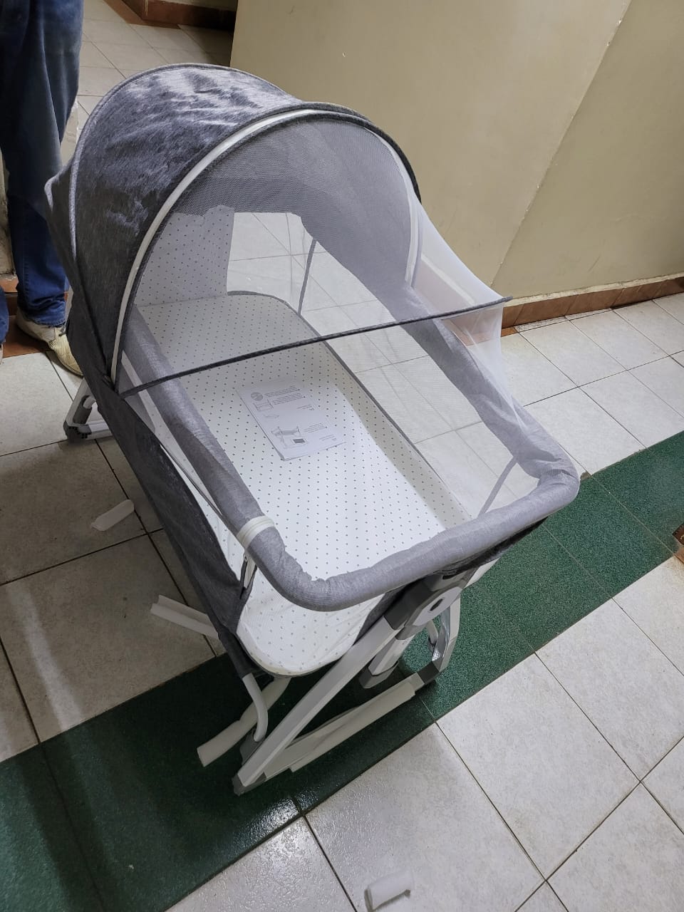 Portable Baby Bassinet with Mesh Canopy – Adjustable, Foldable, and Safe Sleep Solution for Newborns