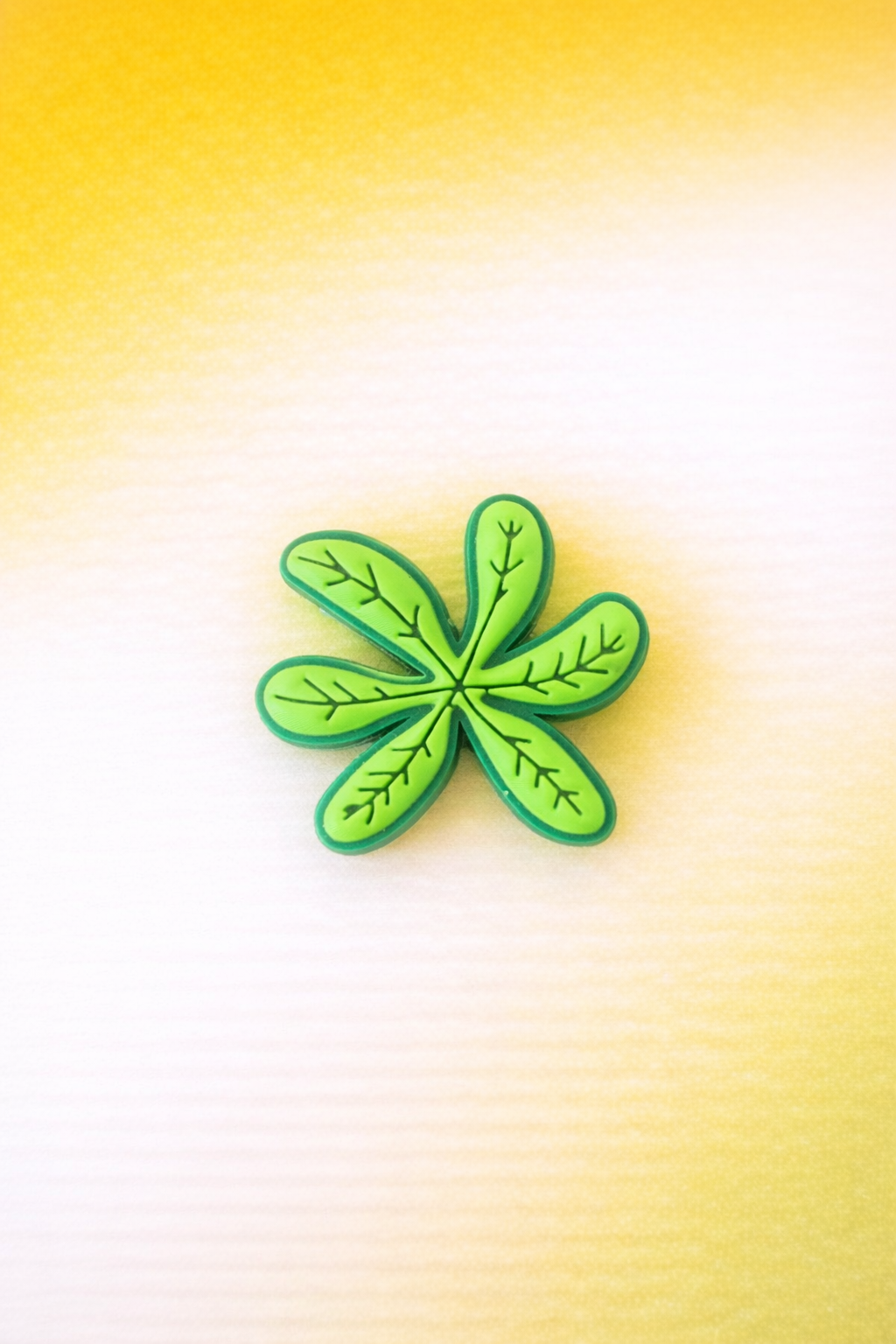 Charms feuille verte
