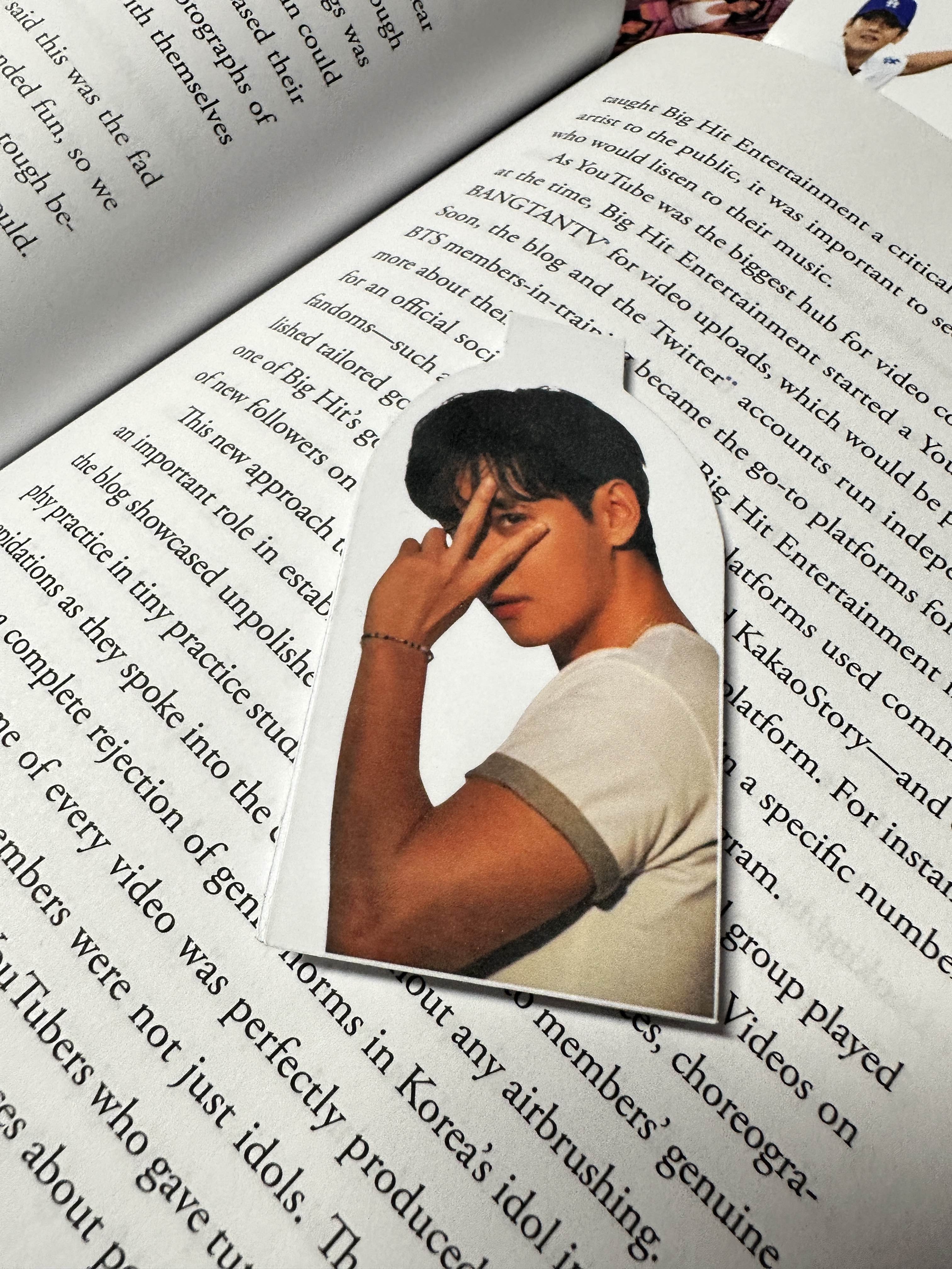 ❥ BTS "V" Tae Magnetic Bookmark