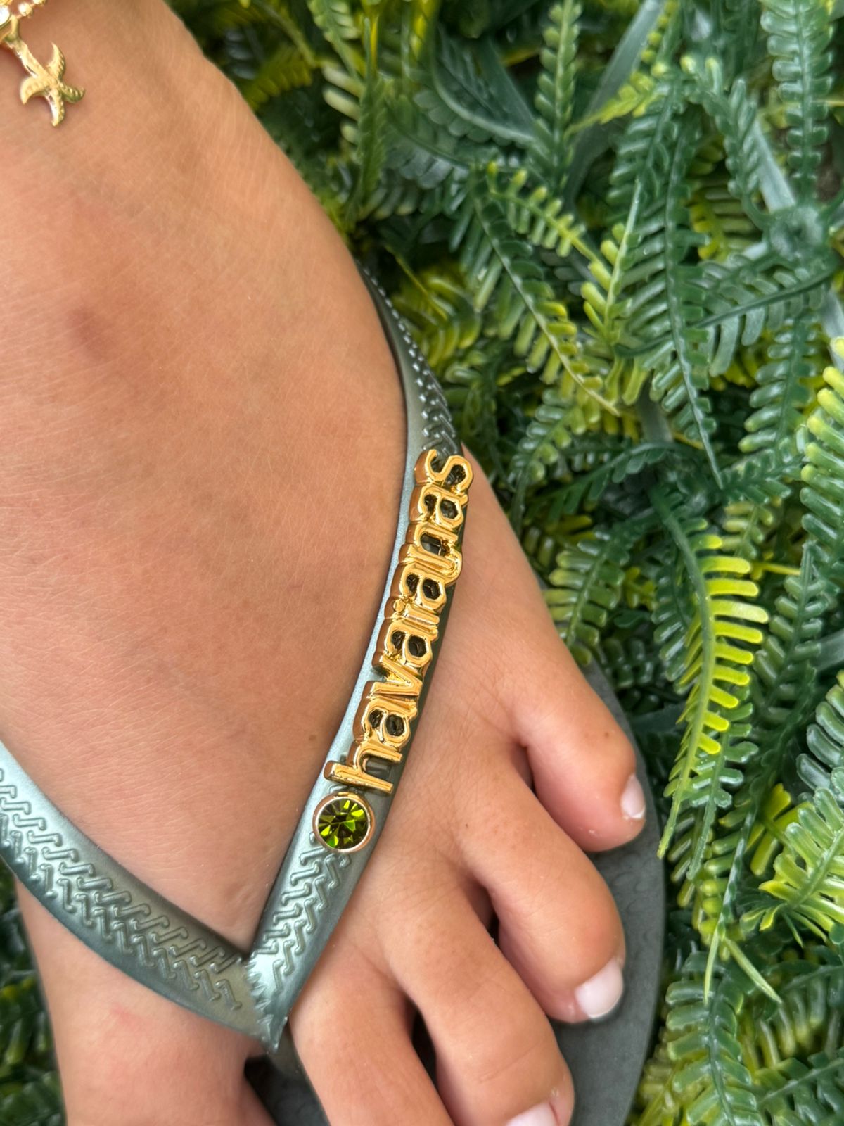 Chinelo Havaianas Verde Oliva Com Acessório Estrela do Mar