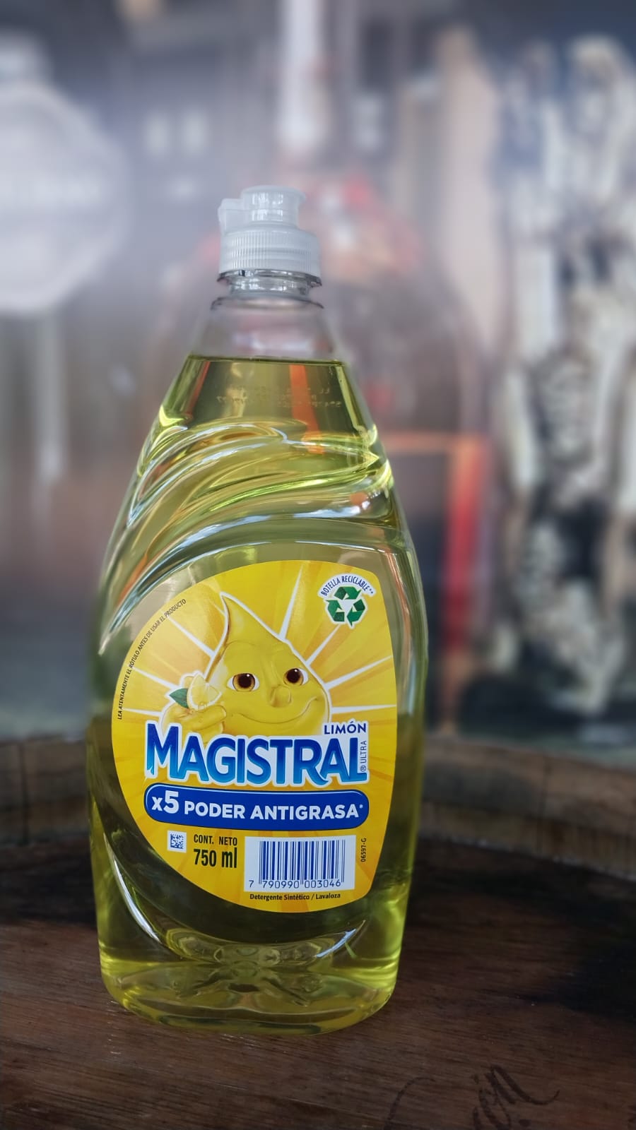 DETERGENTE MAGISTRAL 750ML
