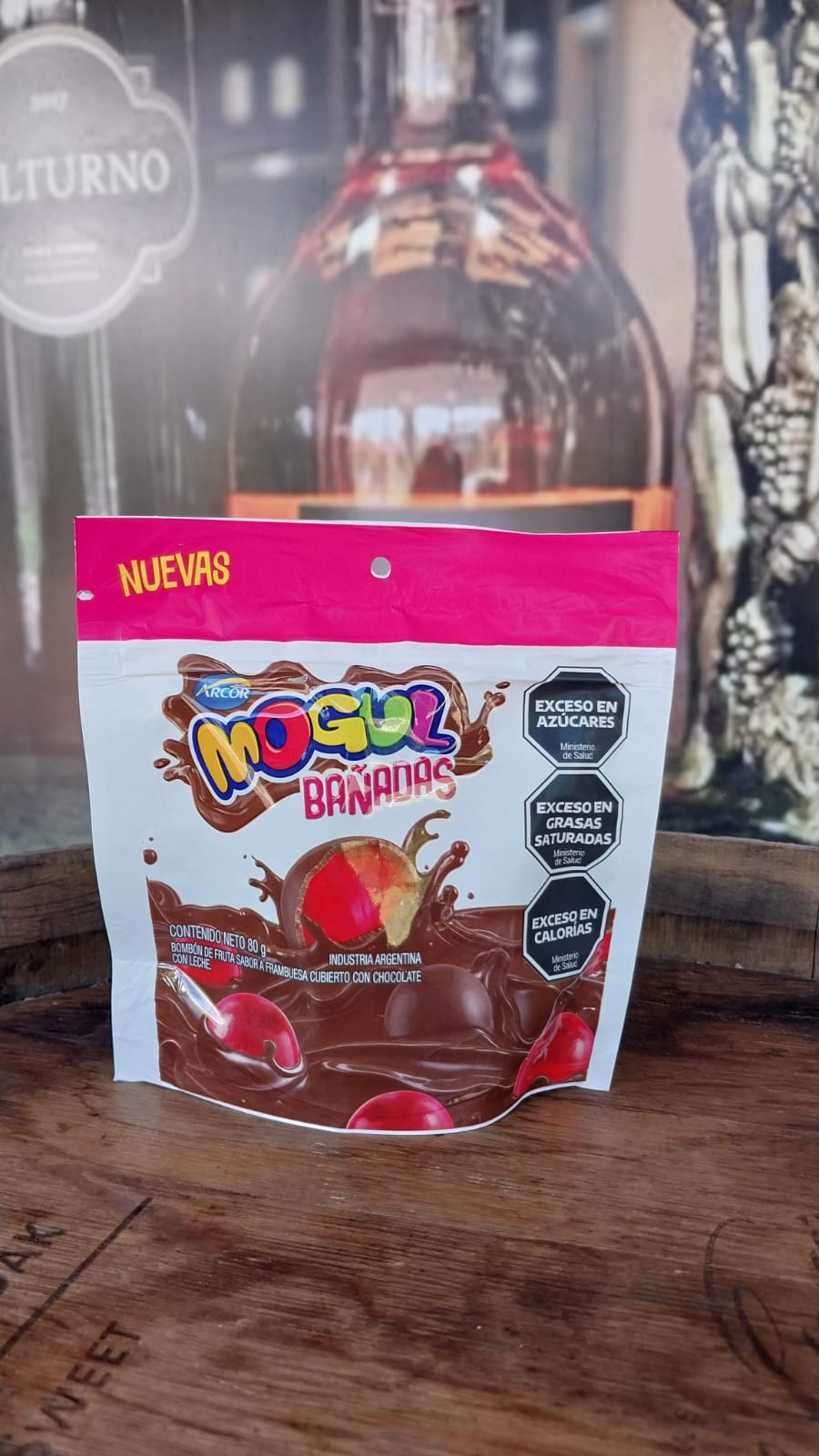 MOGUL ARCOR BOMBÓN DE FRUTAS SABOR A FRAMBUESA CUBIERTO CON CHOCOLATE 80G