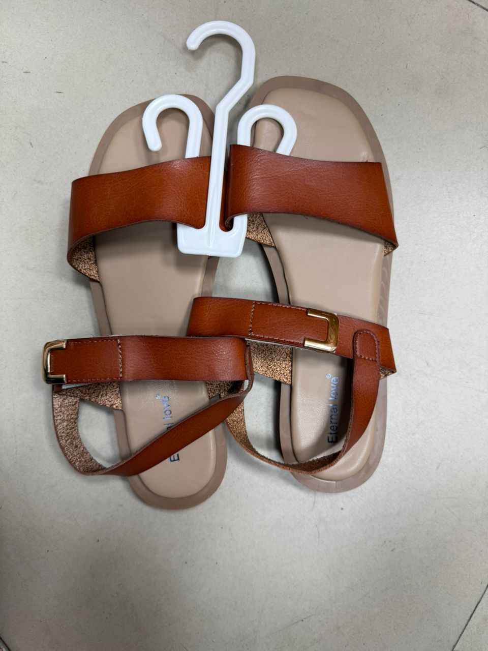 Sandales en cuir marron