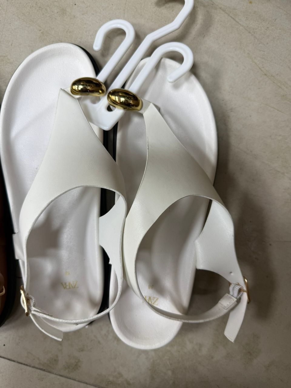 Sandales blanches élégantes