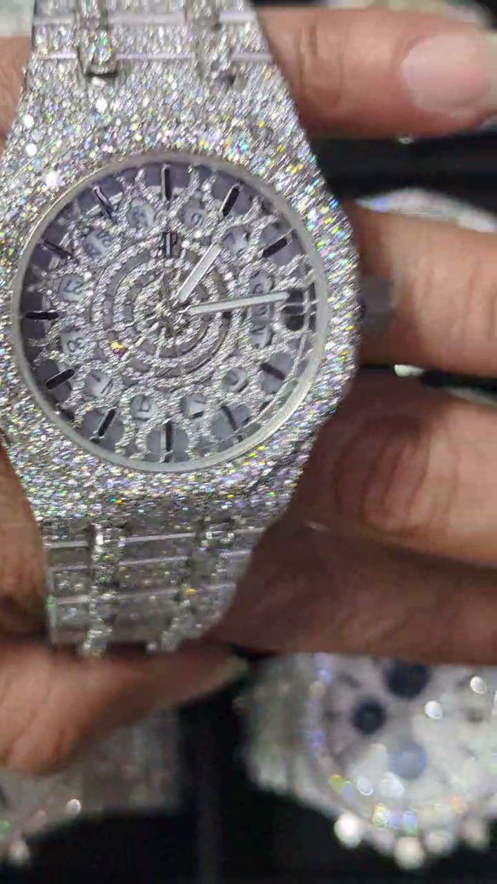 Luxury diamond-studded watches that elegance in every detail, 