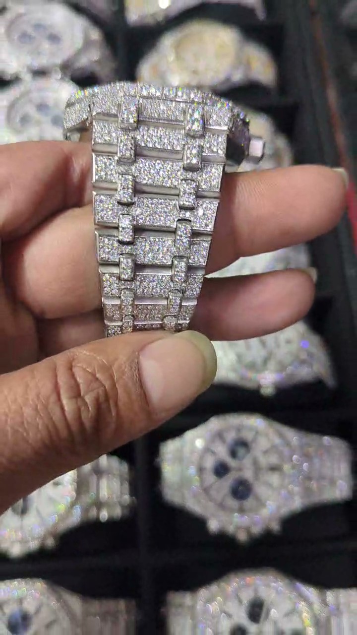 Luxury diamond-studded watches that elegance in every detail, 
