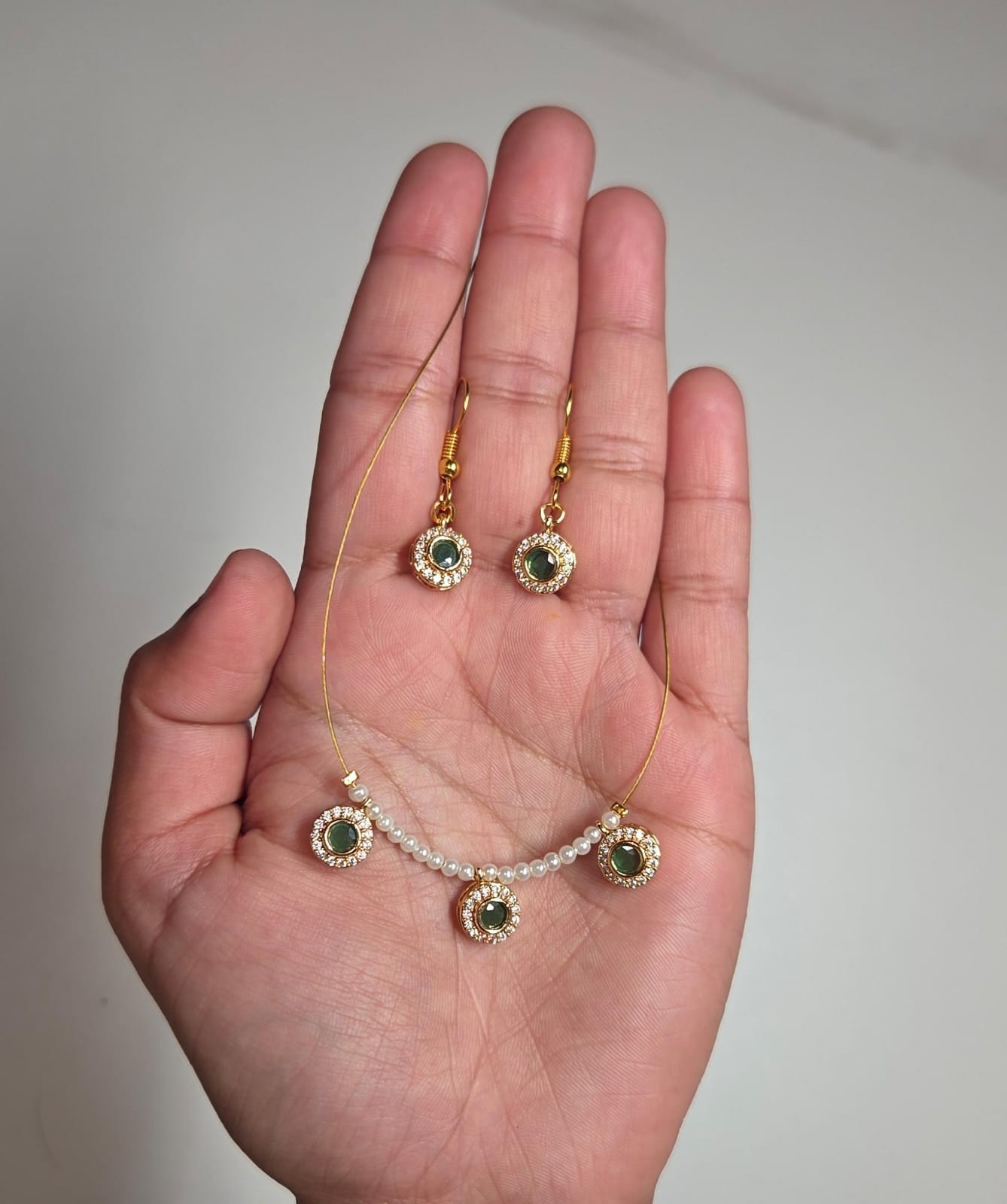 Invisible Setting Choker Set: A Floating Illusion of Light