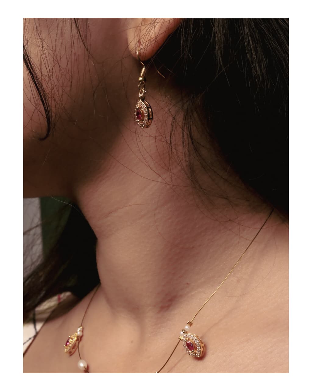 The Lucent Whisper Necklace Set: An Illusion Choker