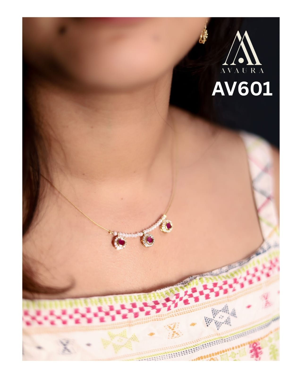 Invisible Setting Choker Set: A Floating Illusion of Light