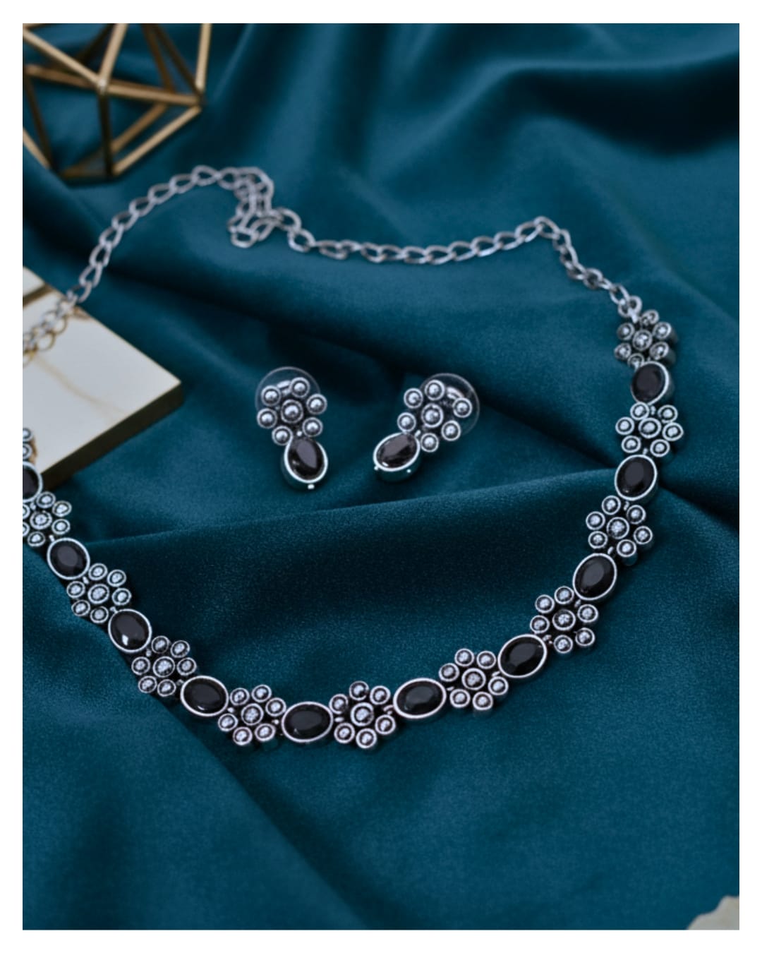 Midnight Bloom Chocker set 