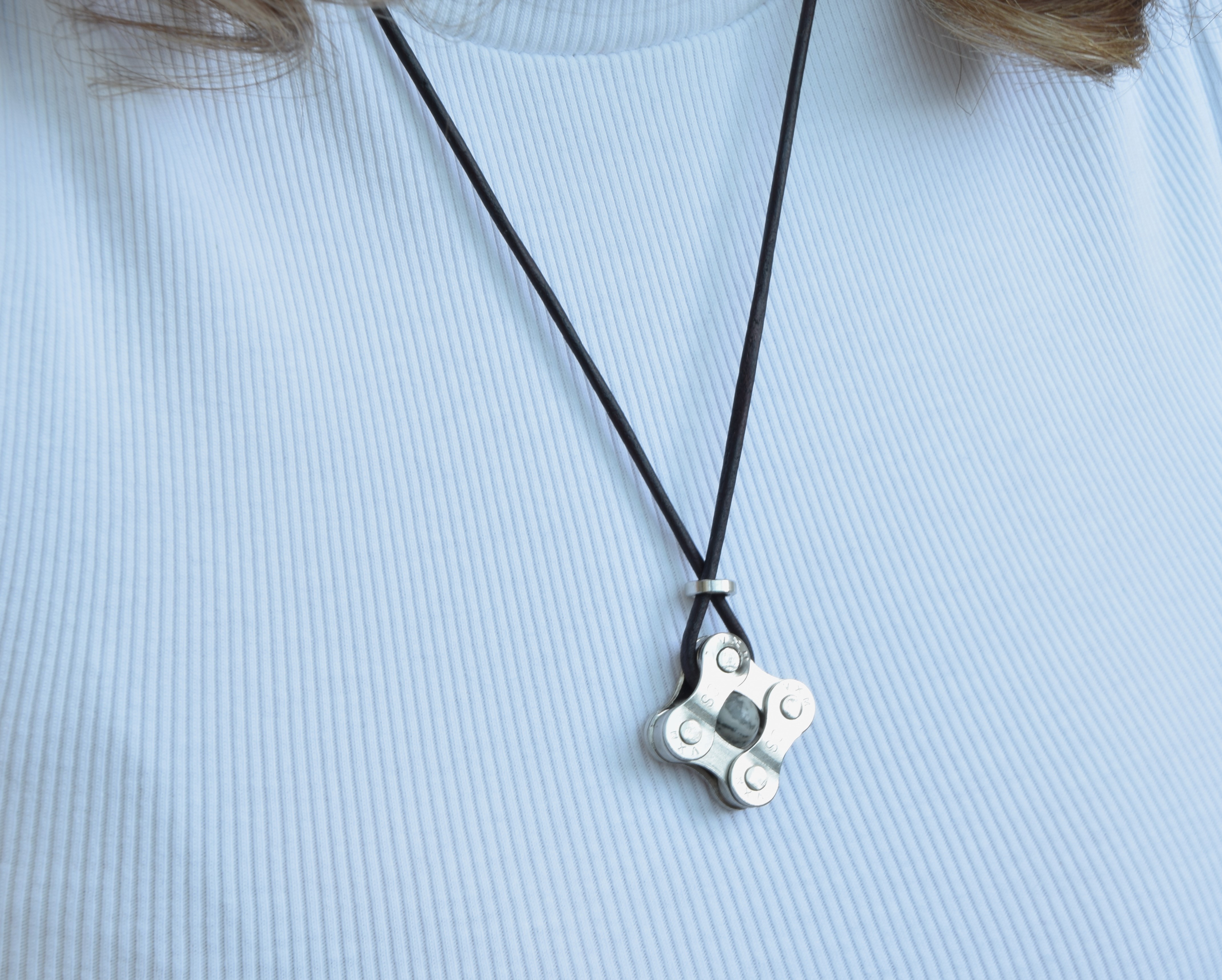 Halskette Leder - Anhänger Edelstein im Quadrat