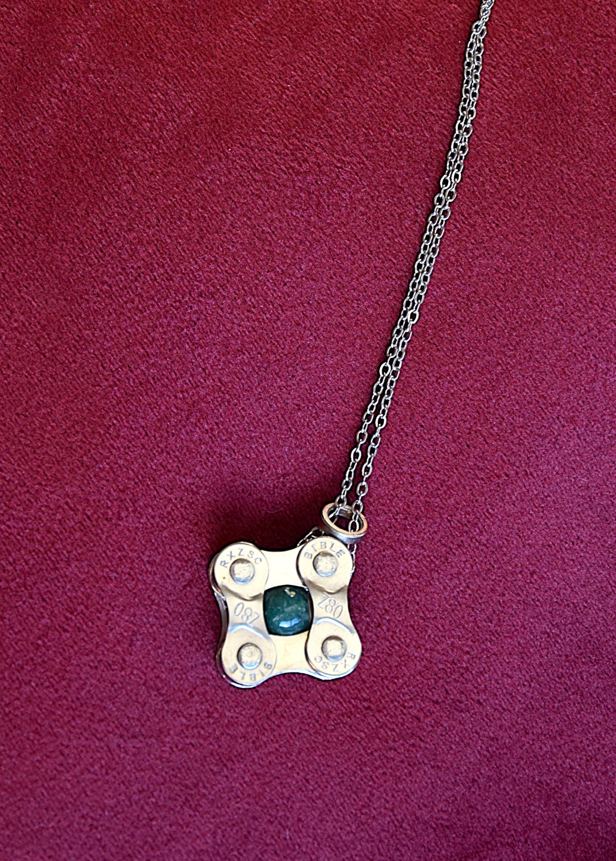 Metallhalskette - Anhänger Quadrat mit Edelstein