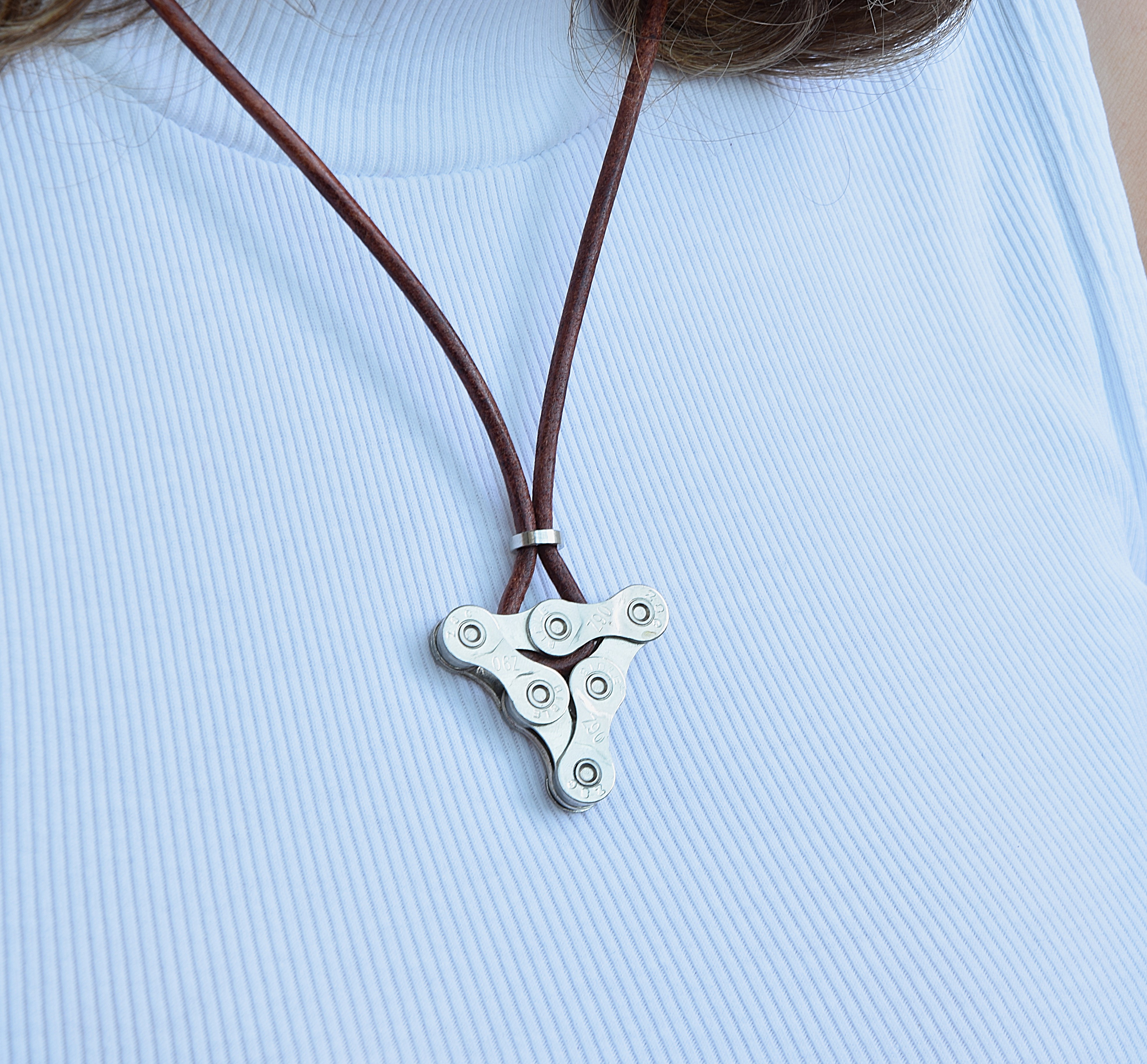 Halskette Leder - Anhänger Dreieck