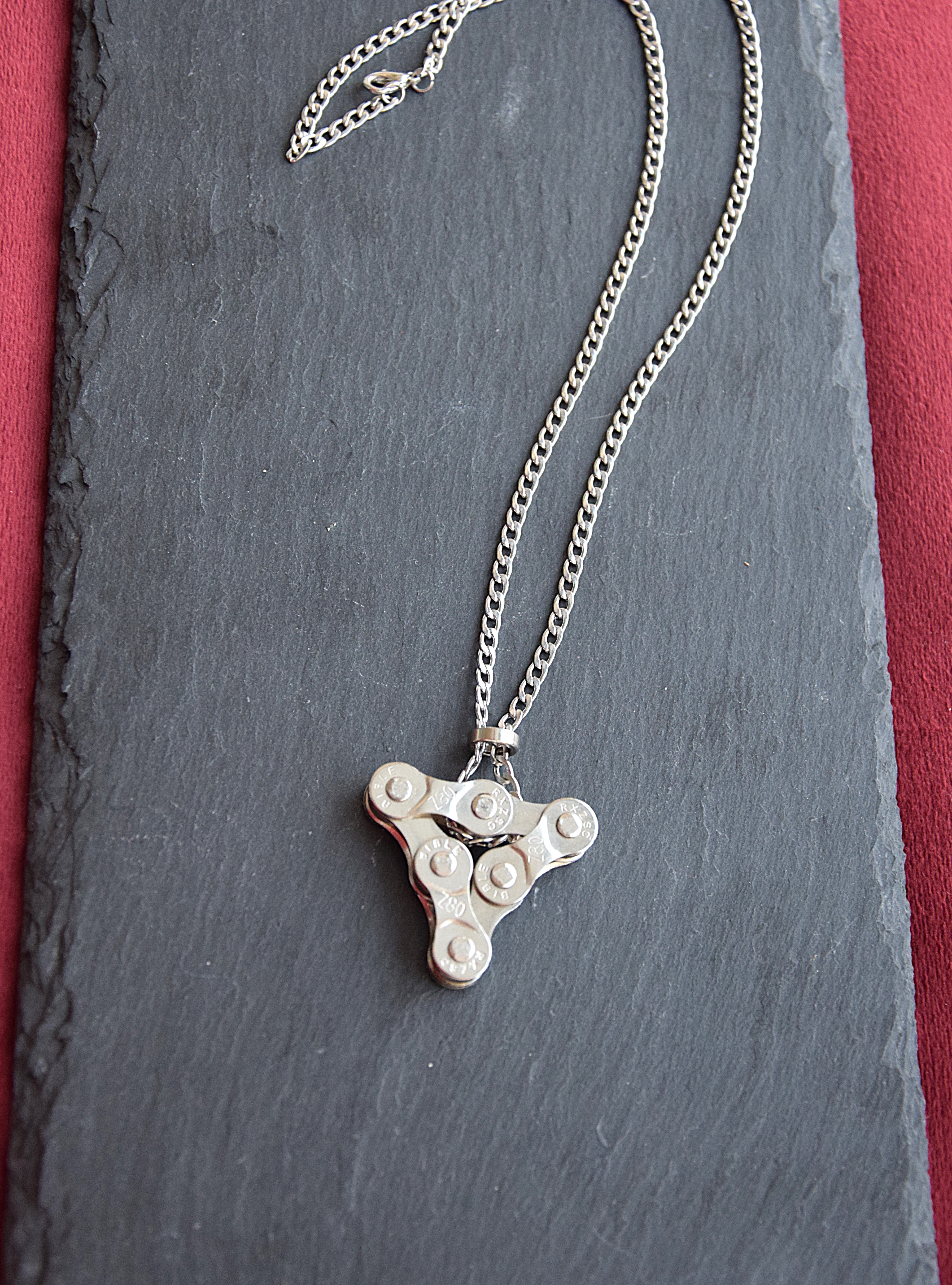 Metallhalskette - Anhänger Dreieck