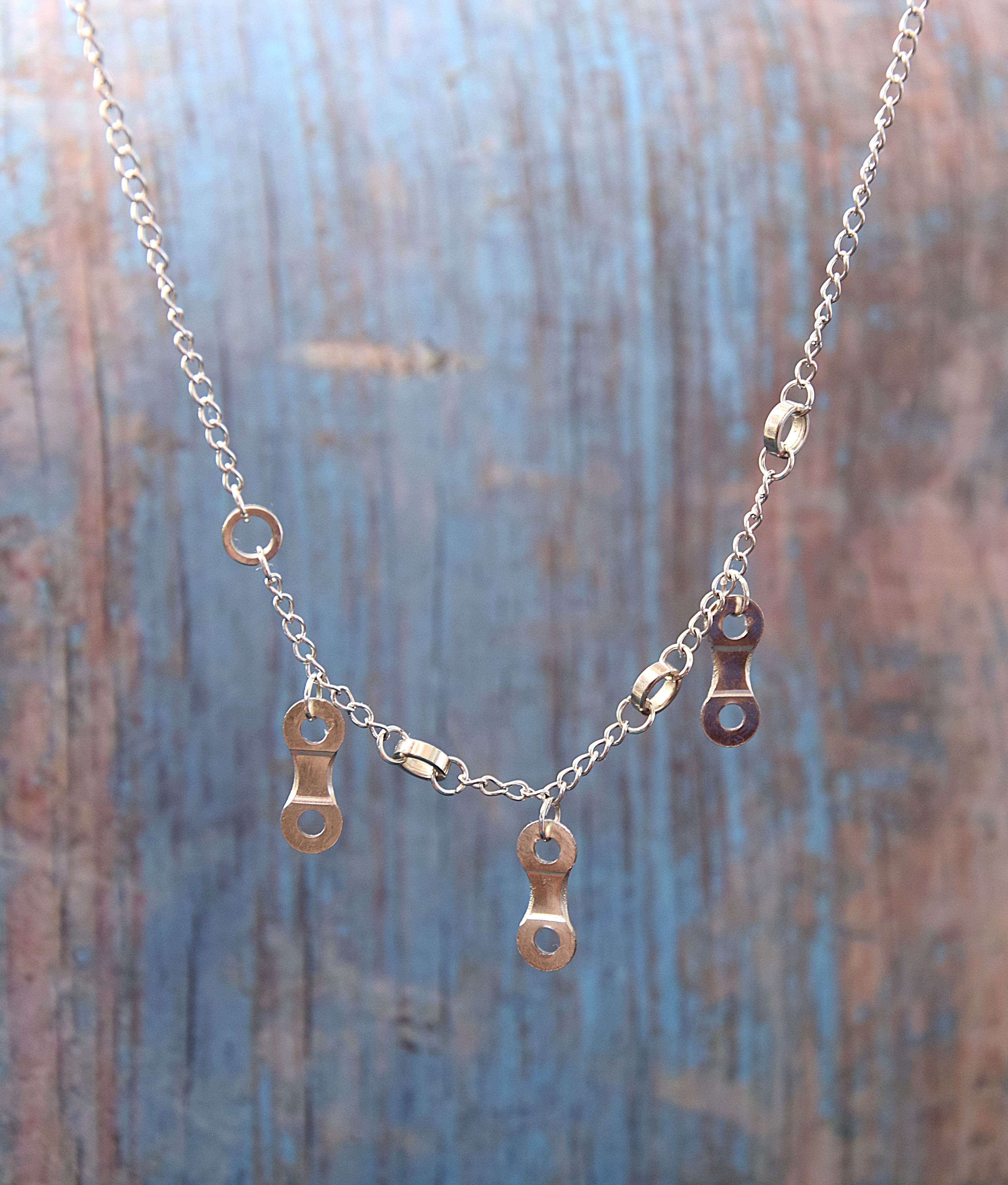 Metallhalskette - Flache Elemente hängend