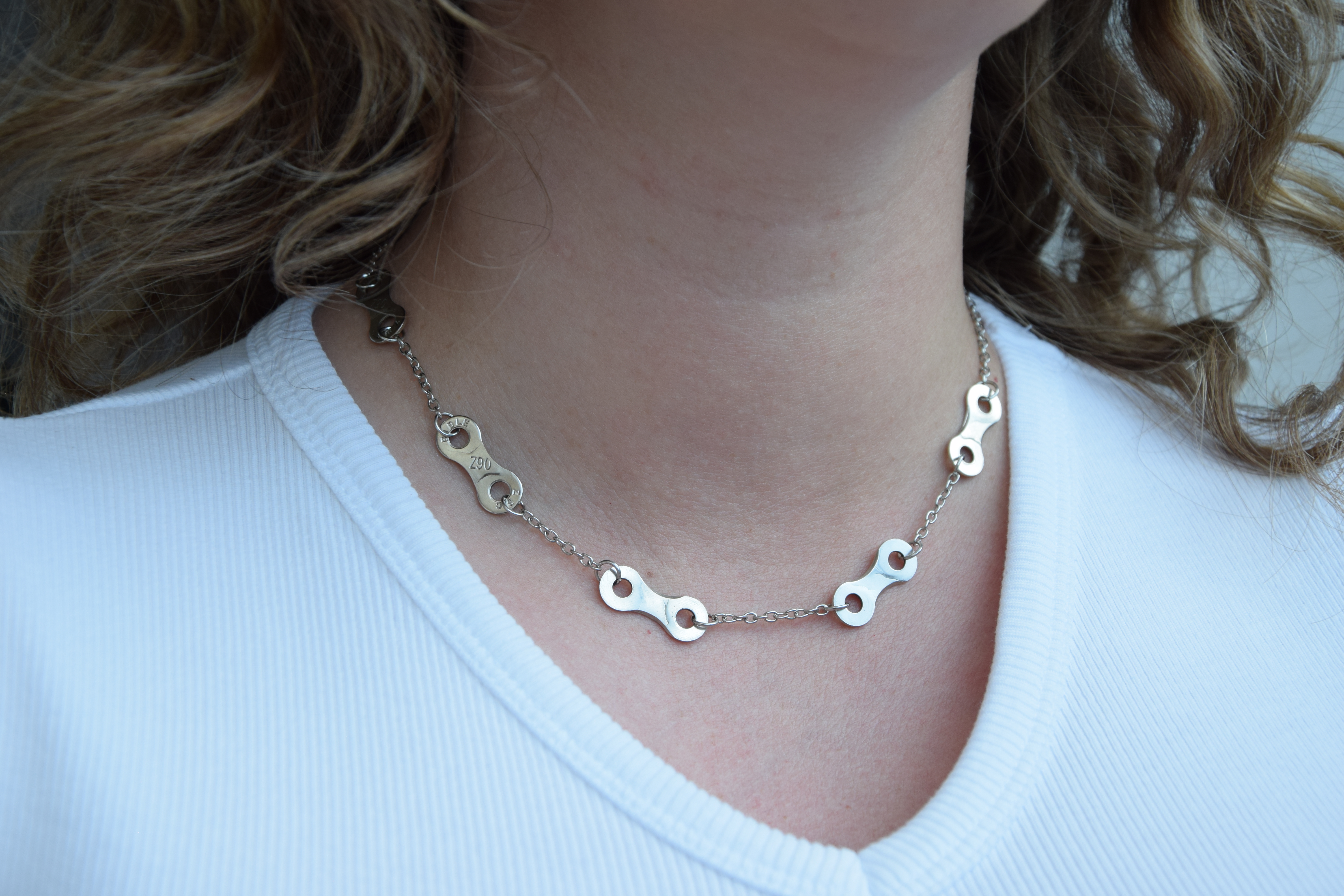 Metallhalskette - Flache Elemente längs