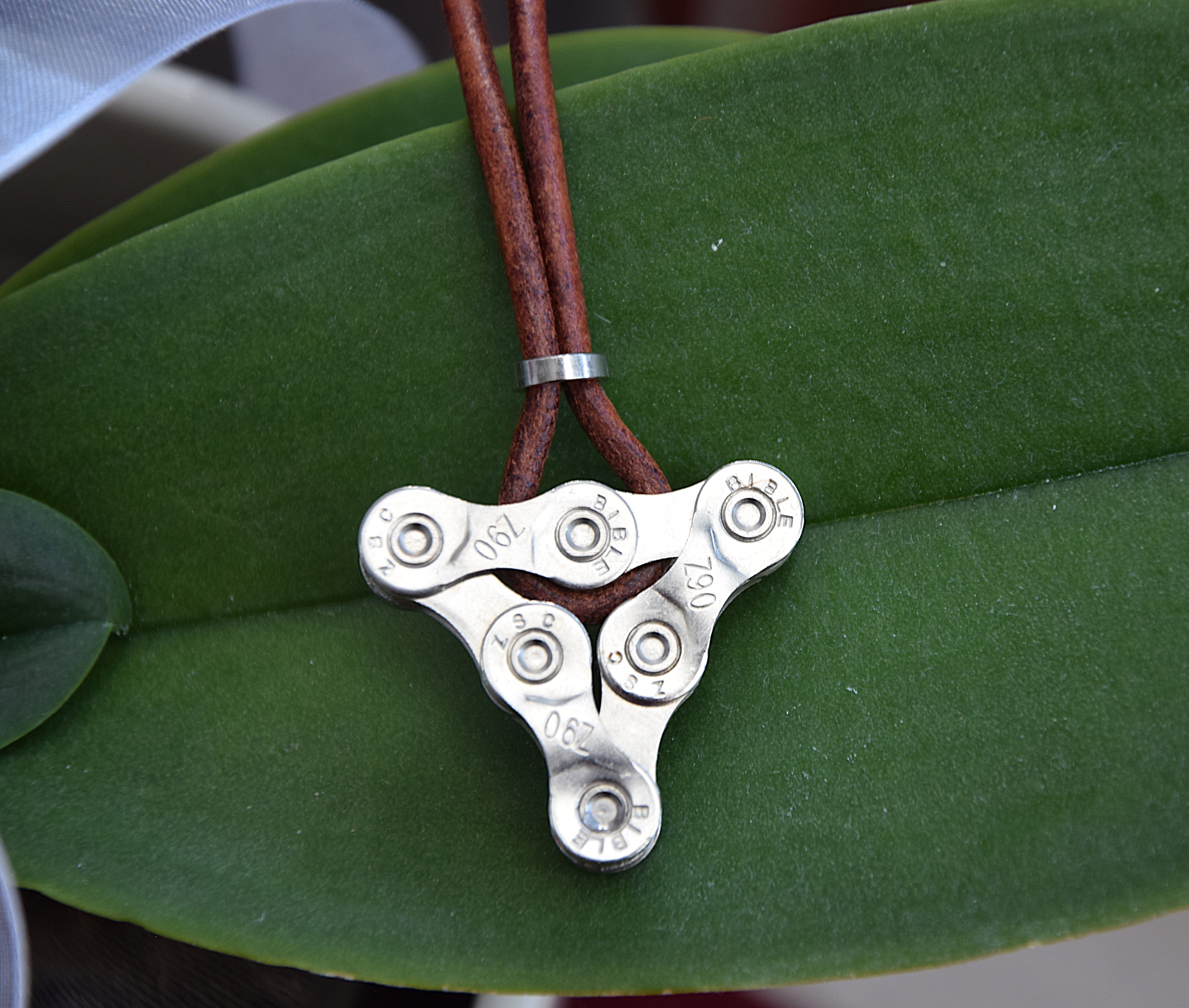 Halskette Leder - Anhänger Dreieck