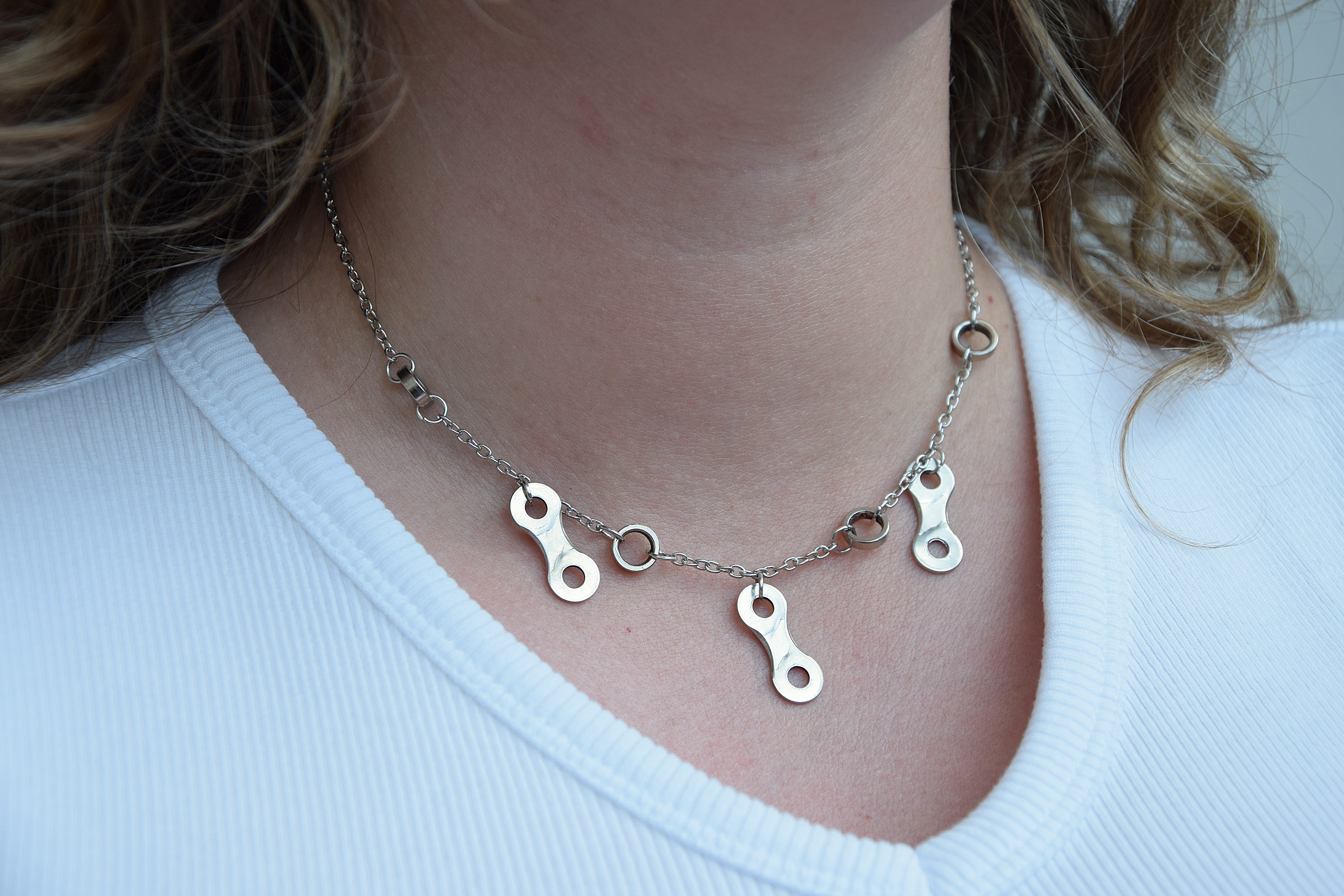 Metallhalskette - Flache Elemente hängend