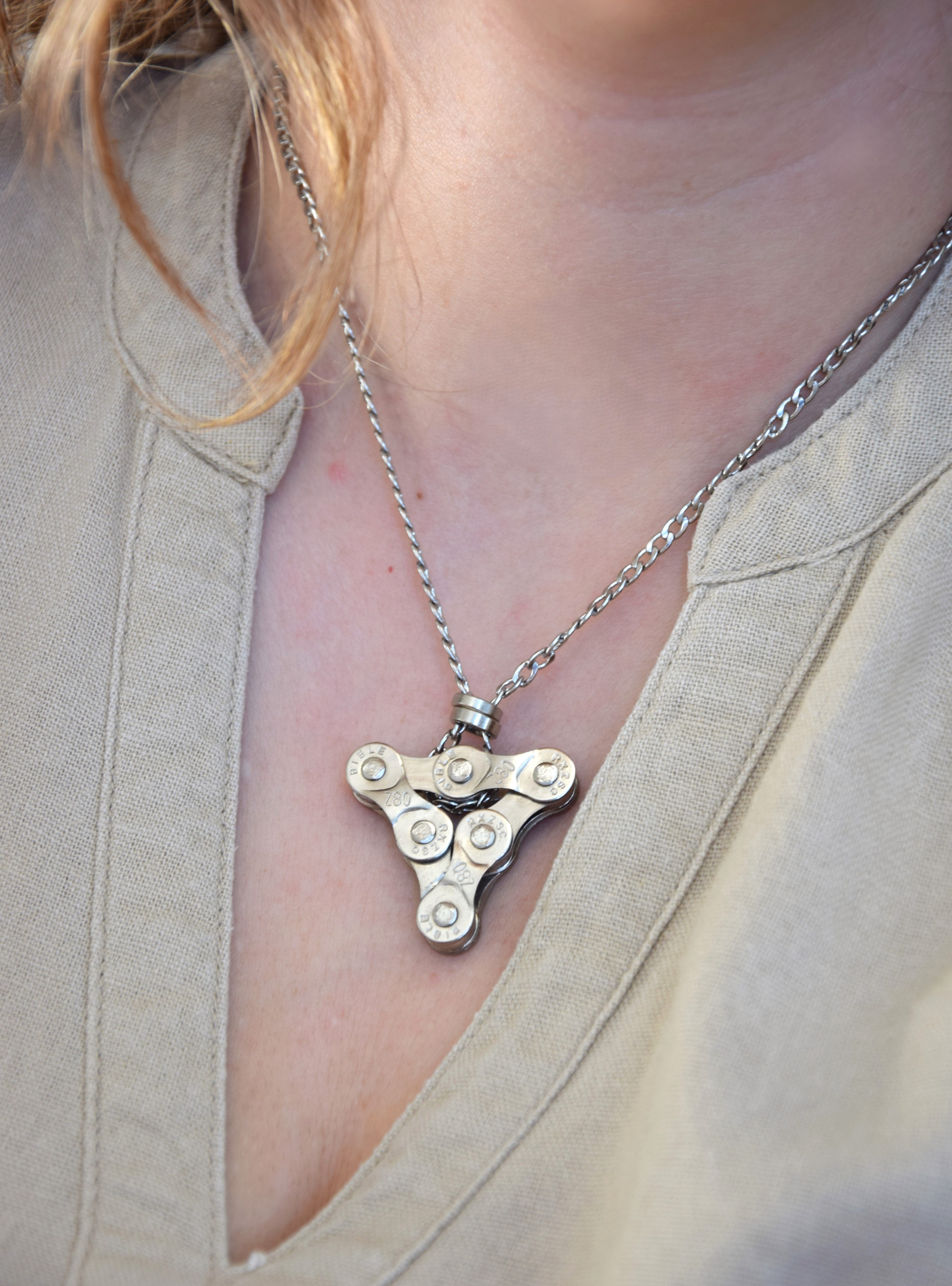 Metallhalskette - Anhänger Dreieck