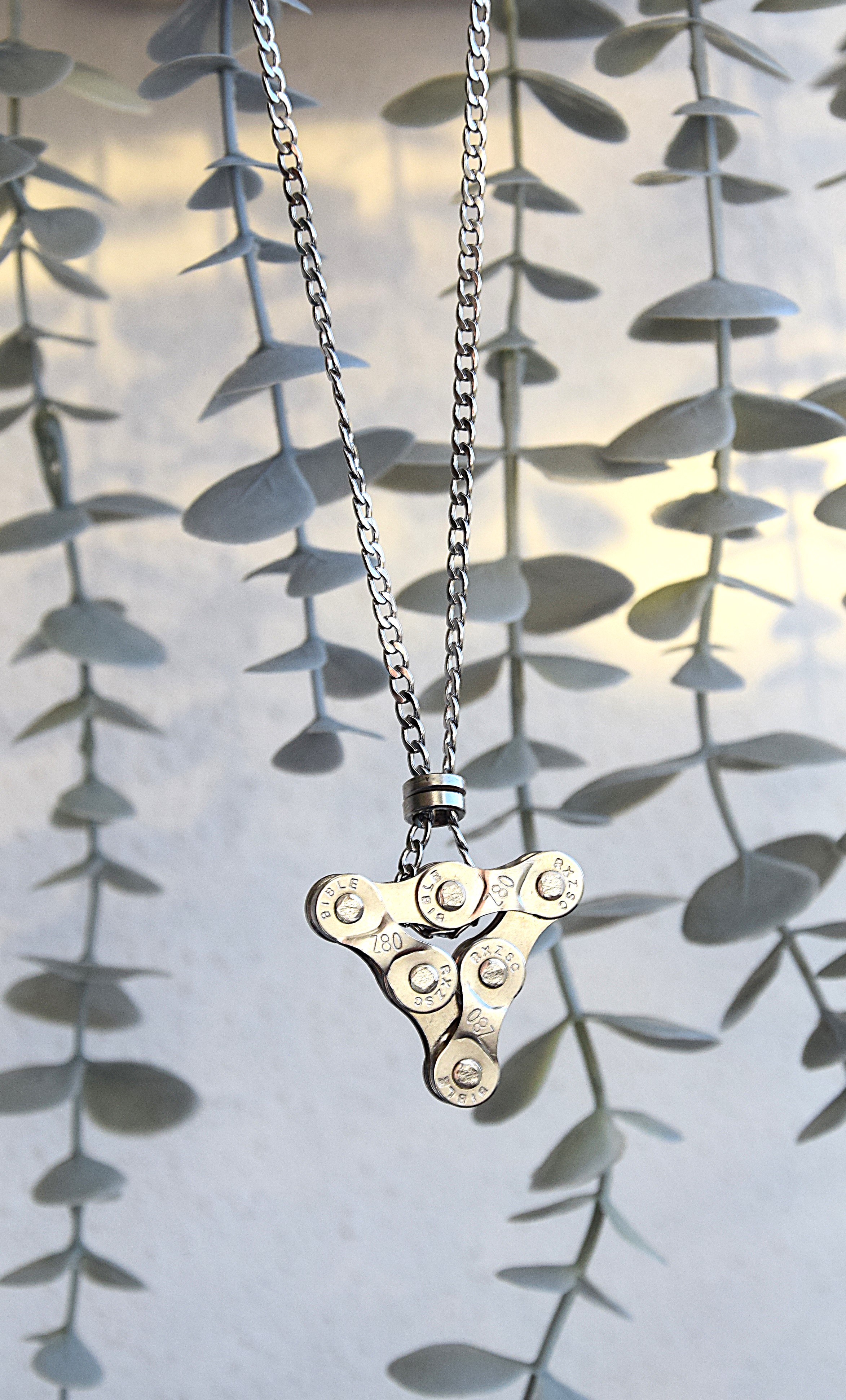 Metallhalskette - Anhänger Dreieck